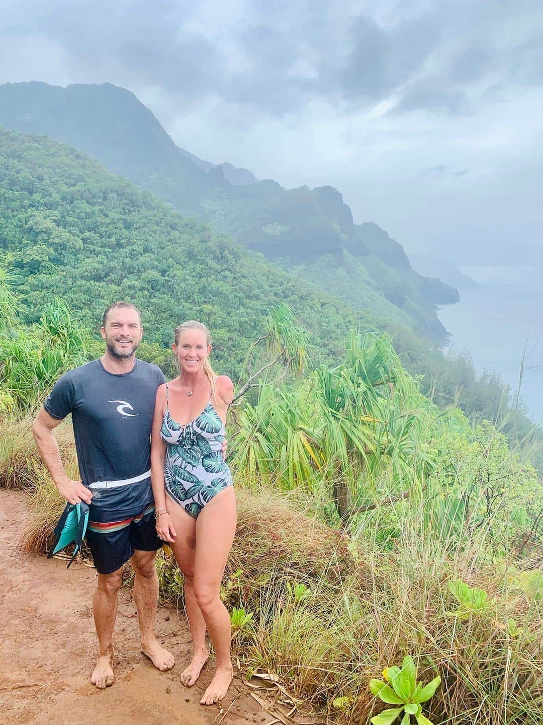 Bethany Hamiltonのインスタグラム：「Conflict is a necessary (and healthy!!) part of every relationship. Here’s a protip from my friend Christine @adynamicspeaker to keep conflict healthy: “Encourage and uplift your loved ones at ALL times” and it will set you up for better communication in times of conflict!  #family #relationships #healthycommunication」