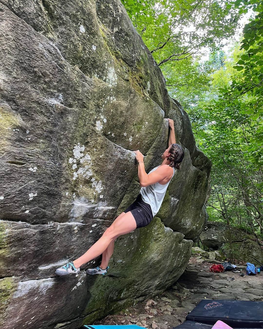 Laura Martyのインスタグラム：「A day well spent!!   Swipe to see how most of my climbs ended 😅」