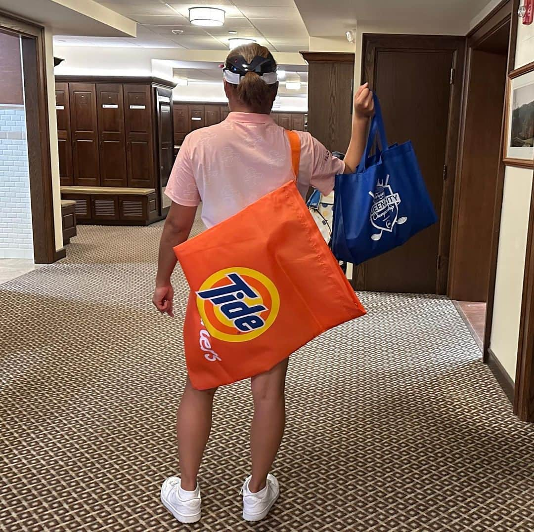 イリー・リーのインスタグラム：「When your sponsors take care of your laundry, you feel right at home! Thanks @queencitylpga for taking such a good care of your players. @lpga_tour @proctergamble」