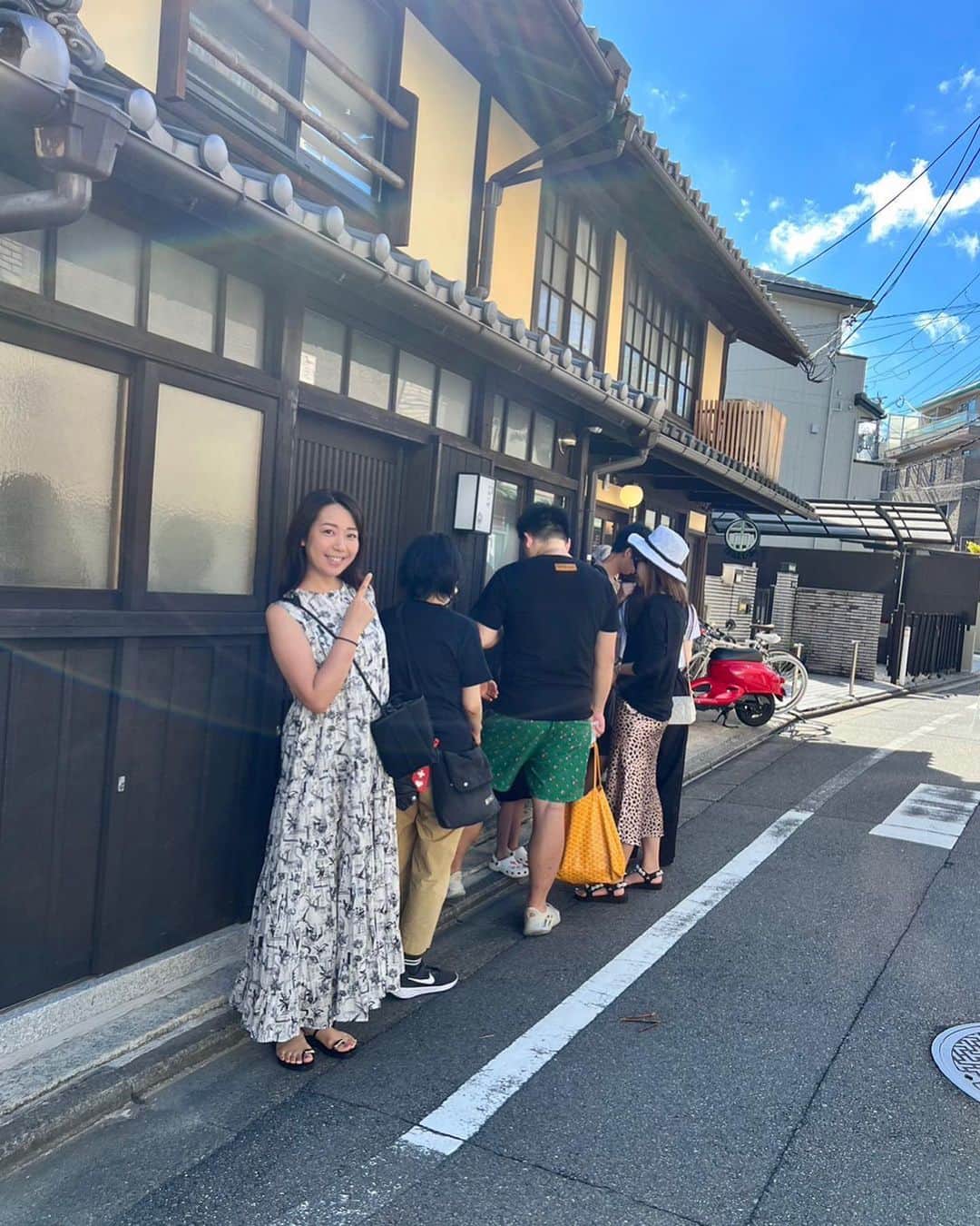 須黒清華さんのインスタグラム写真 - (須黒清華Instagram)「京都「光明院」 特別な夜間拝観✨ 月もとっても綺麗だった。  5分間の座禅体験はあっという間で、心がふっと軽くなる。  初めてきちんと頂いた精進料理は驚くほど美味しかった！ 食事五観文の意味を聞きながら頂くお料理はまた格別で。 精進料理は究極のサステナブル料理だと知りました。  次の日は朝活☕️ それから「雲龍院」にてたっぷり深呼吸して帰ってきました。 写真撮る私、真剣すぎる笑  #京都 #光明院 #夜間拝観 #朝活  #精進料理 #泉涌寺　 #kyoto #komyoin #temple #nighttimephotography #zazen #zen #sustainability #sennyujitemple 🌕」9月5日 9時28分 - sayaka_suguro