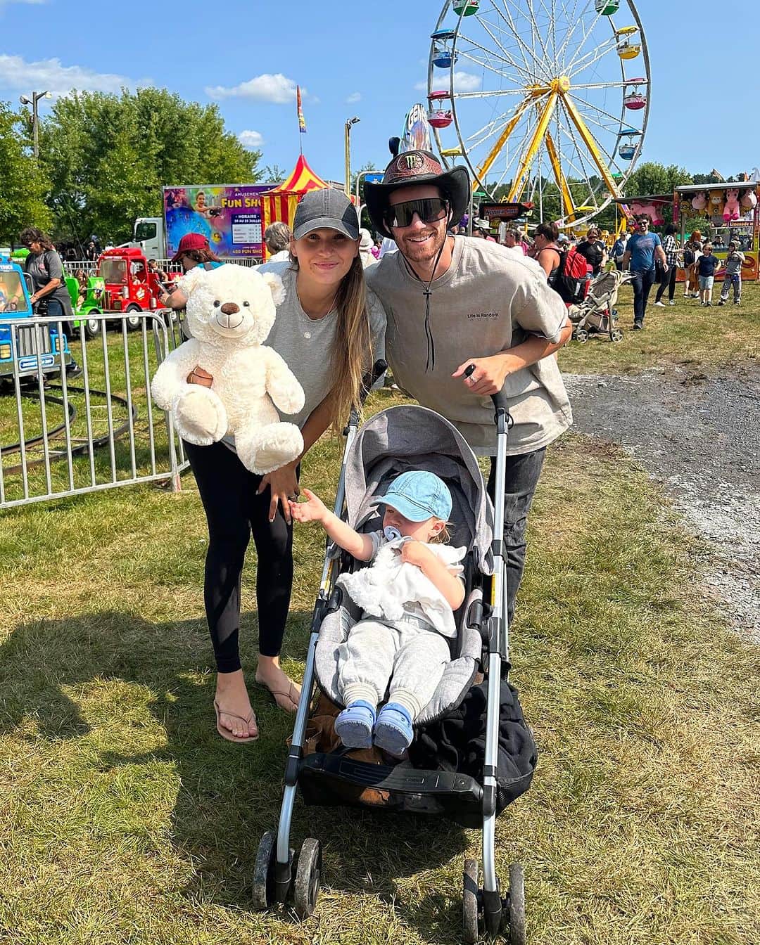 マックス・パロットのインスタグラム：「Brome fair type of weekend! Lot’s of fun! Another teddy for Blake’s collection at home🙌🏻」