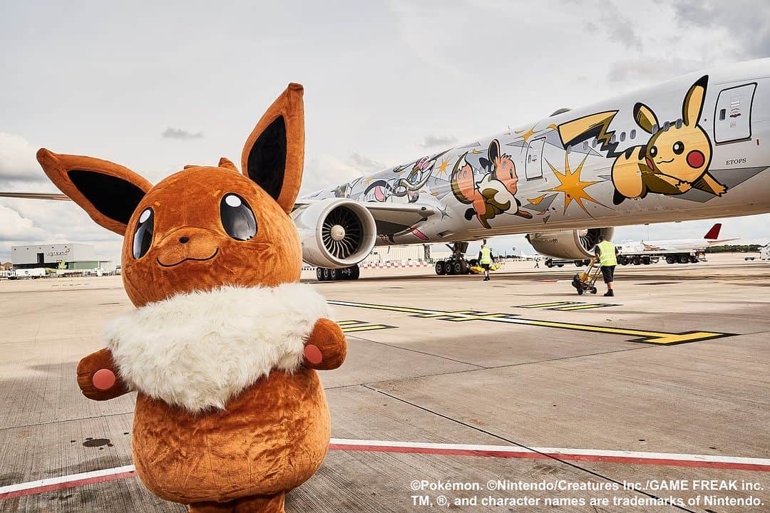 All Nippon Airwaysさんのインスタグラム写真 - (All Nippon AirwaysInstagram)「On September 1st, ANA and Pokémon Air Adventures launched the first flight of Eevee Jet NH between Tokyo and London! 📷  Thanks to the world of Pokémon, ANA brings you new adventures! 💙 #Pokémon #PokémonAirAdventures #PikachuJet #EeveeJet」9月5日 9時30分 - allnipponairways