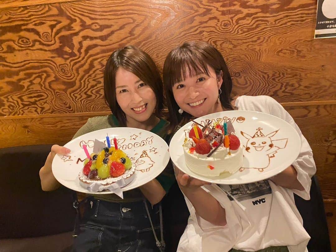 AKIさんのインスタグラム写真 - (AKIInstagram)「. 先日、 アンジョルノカフェで お祝いしてもらいました♡ . まきさんも先日お誕生日 という事でダブルでお祝い！ . かのこさんのイラスト付き ケーキプレート！！！ 私はピカチュウ ！！ よく分かってらっしゃるー笑 ウキウキしちゃったよねー♪ . いっぱい飲んで食べて笑って！ 皆様ありがとうございました♡ . . . #誕生日の思い出 #飯塚#新飯塚#新飯塚駅 #アンジョルノカフェ #オートレース#autorace #愉快な仲間たち #ありがたやありがたや」9月5日 9時45分 - aki_dosu