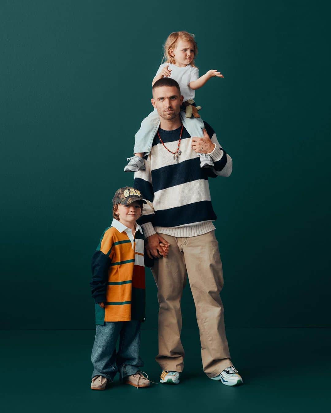 GapKidsのインスタグラム：「Former '90s Gap kid Sean Wotherspoon comes full circle 👨‍👧‍👦 Son Nash in The Rugby Shirt + '90s Loose Jean and daughter Loretta in all vintage (it runs in the fam).」