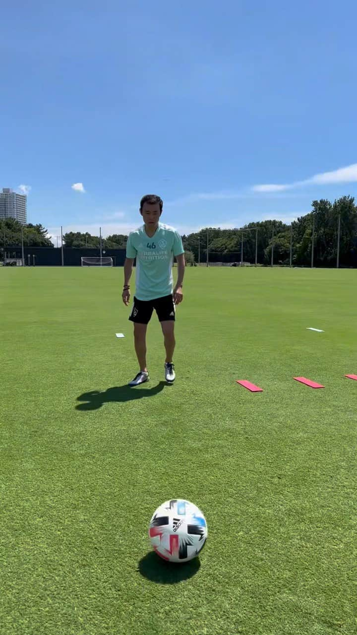 遠藤翼のインスタグラム：「Moments of pure happiness ❤️🫶 It’s been a year since I touched the ball on the field.. My coordination needs some work but super happy to be out here again 🥹 —————— #OnAvance #Rehab #Roadtorecovery #OneStepAtATime #白血病 #サッカー」