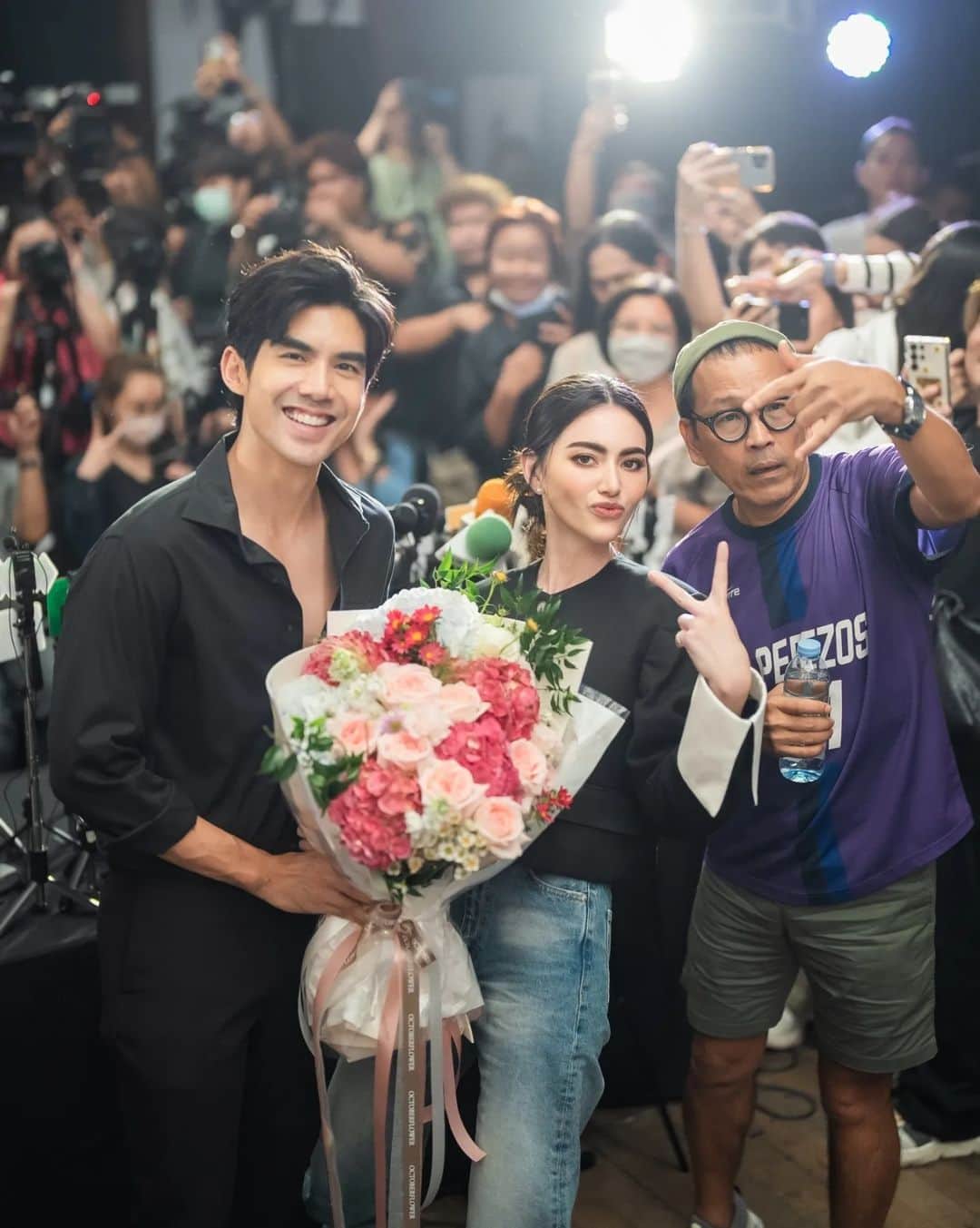 マイ・ダーウィカーのインスタグラム：「Thanks my love🥳💋❤️  #เรื่องตลก69เดอะซีรีส์  6กันยานี่ พรุ่งนี้บ่าย2นะจ้ะ」