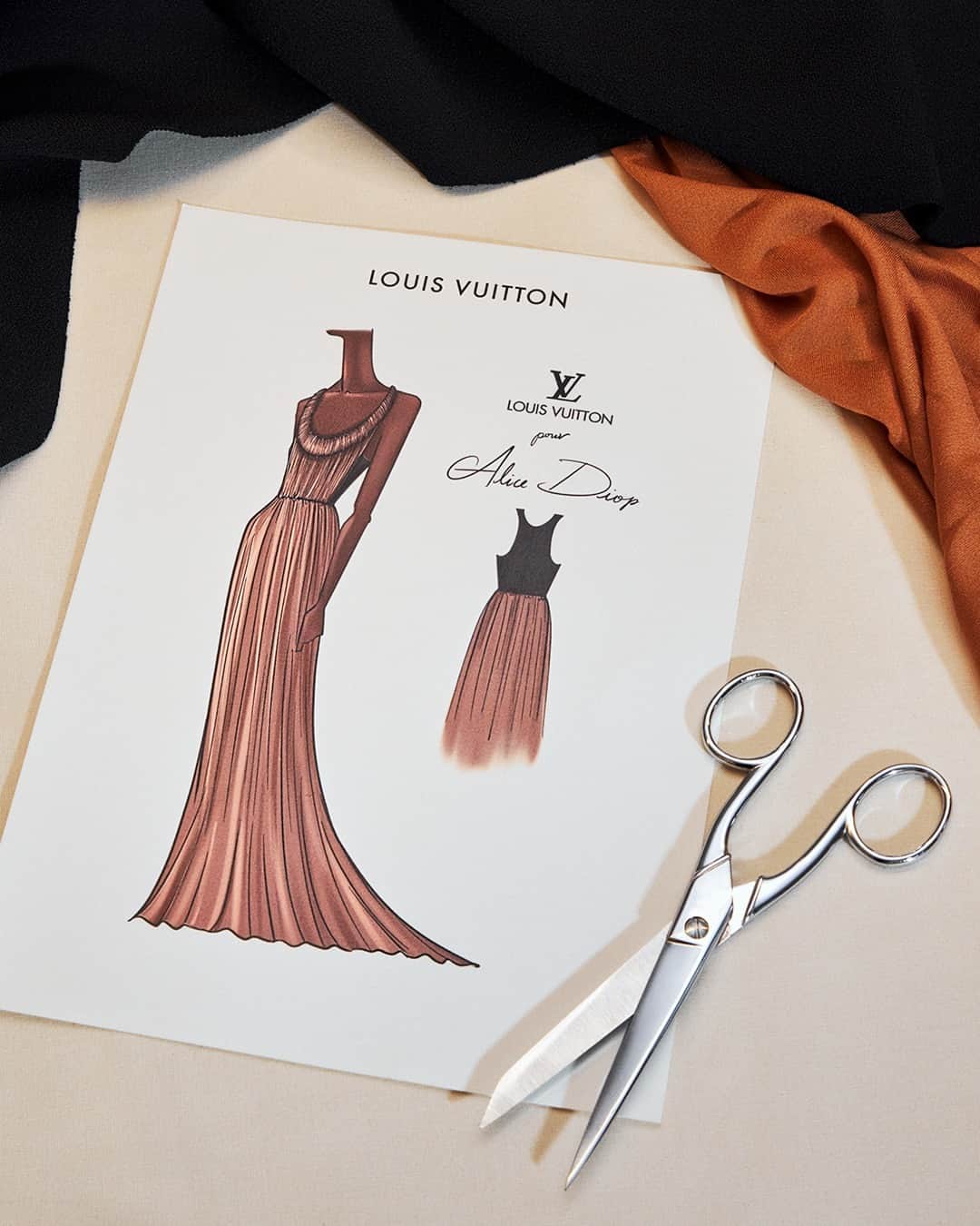 ルイ・ヴィトンさんのインスタグラム写真 - (ルイ・ヴィトンInstagram)「Venice International Film Festival 2023. Embodying a refined elegance, the flowing custom Louis Vuitton gown, designed by @NicolasGhesquiere for French filmmaker and Jury President Alice Diop, featured a striking draped crescent moon neckline.   #AliceDiop #VeniceFilmFestival #LouisVuitton」9月5日 21時00分 - louisvuitton