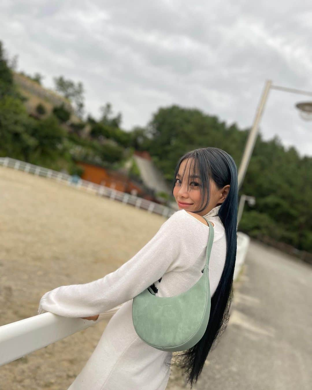 キム・セジョン（Gugudan SeMiNa）のインスタグラム：「로조 에센셜 소프트 호보백♥ #Longchamp #LongchampRoseau #롱샴 #롱샴로조」