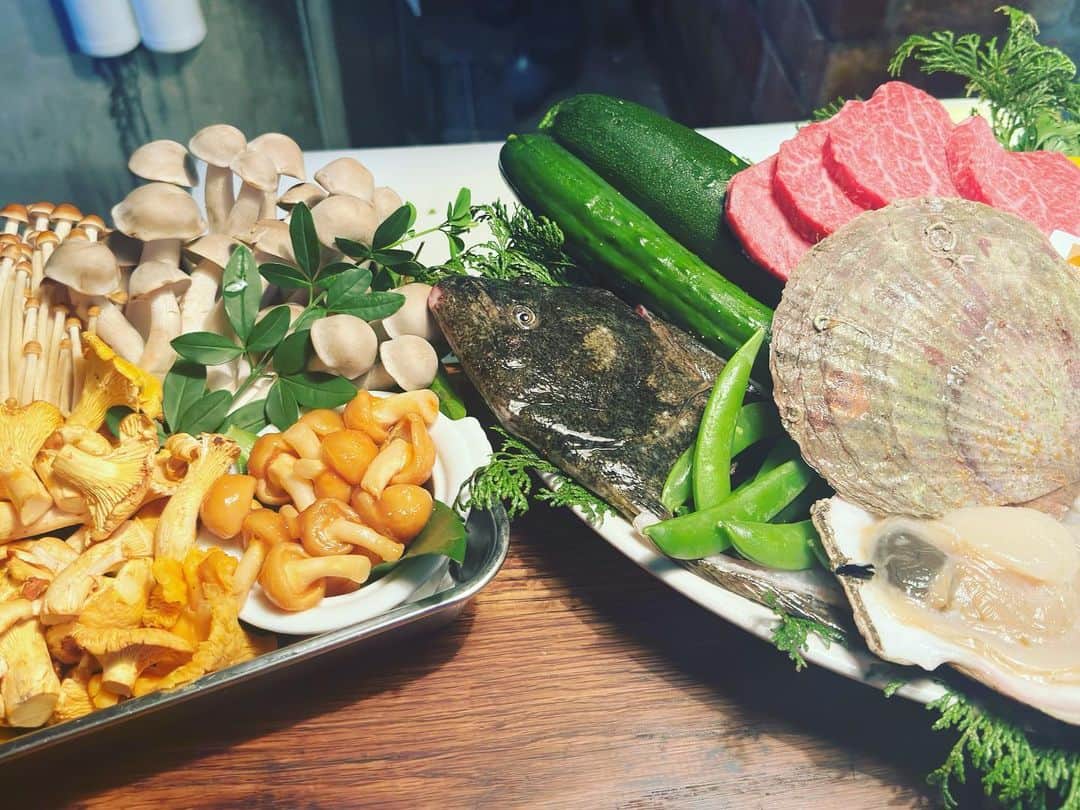 有吉弘行のインスタグラム：「食材良すぎ。」