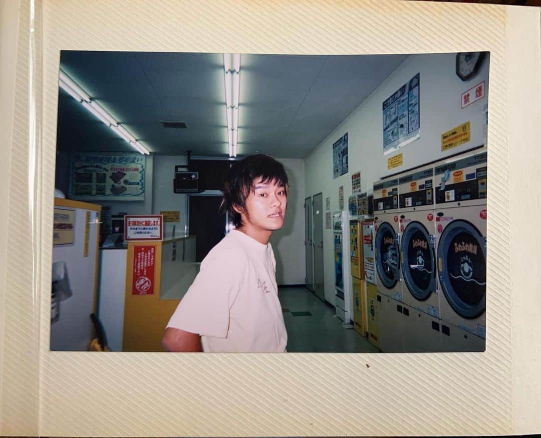 小田和奏のインスタグラム：「実家で荷物整理。 自分ものも一気に区分して片付け中。 色々と掘り出されてくるものを見て震えています。 これたぶん21-2歳くらいの時？」