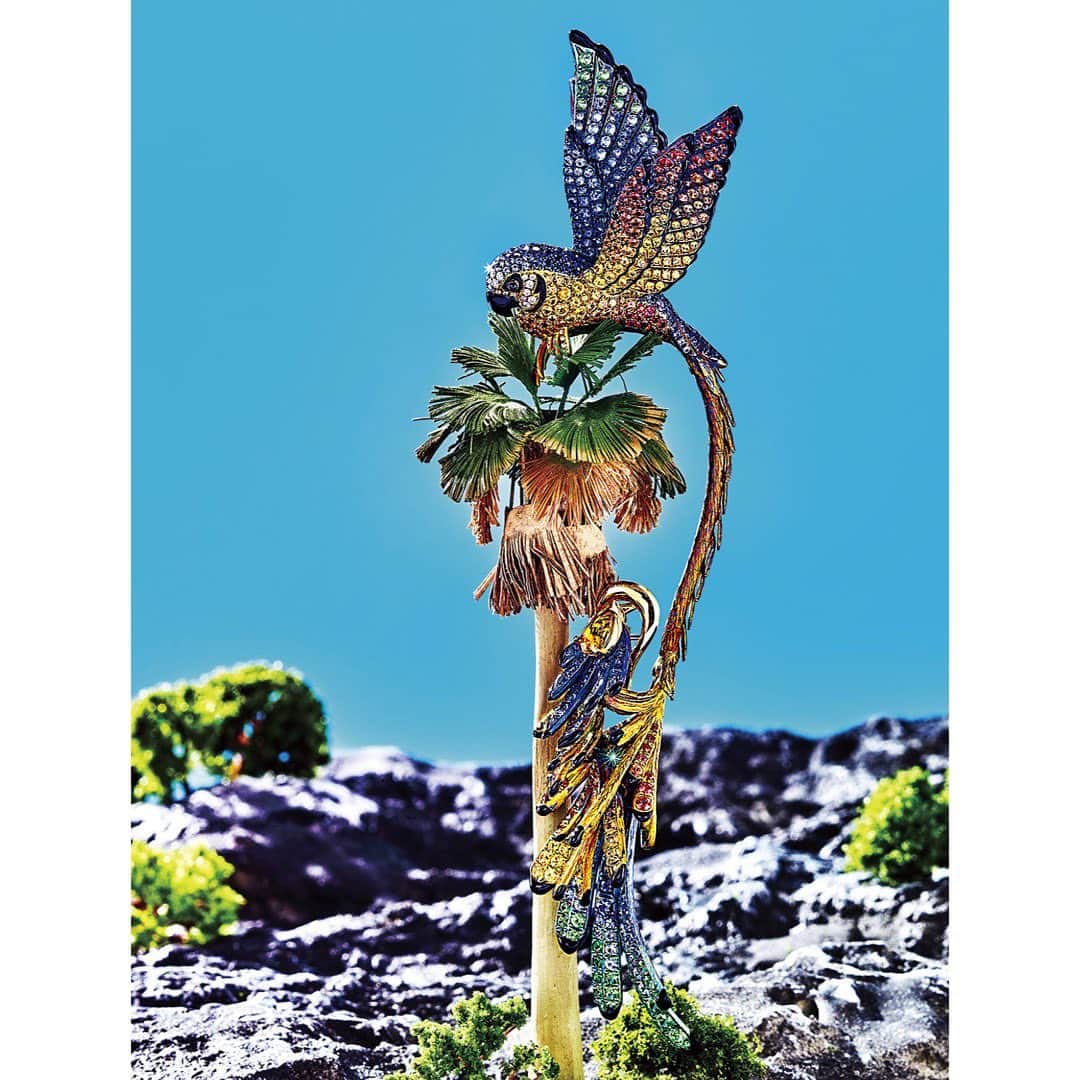 commons&senseのインスタグラム：「. commons&sense EX. ISSUE05 BOUCHERON out on September 13th, 2023! #BOUCHERON @boucheron   photos @ae1studio  fashion&props RenRen」