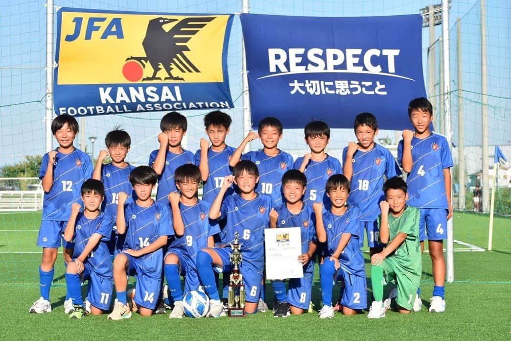 sfidaのインスタグラム：「. 2023年度 KSFA第47回U-12サッカー選手権大会  関西選手権でsfidaユニフォームを纏う  YF NARATESORO が3位🥉 ボルト東山がベスト8に！  準々決勝ではsfida対決も実現🔥 sfidaチームの活躍が光りました✨  #sfida #スフィーダ #サッカー #少年サッカー #u12 #サッカークラブ #ユニフォーム」