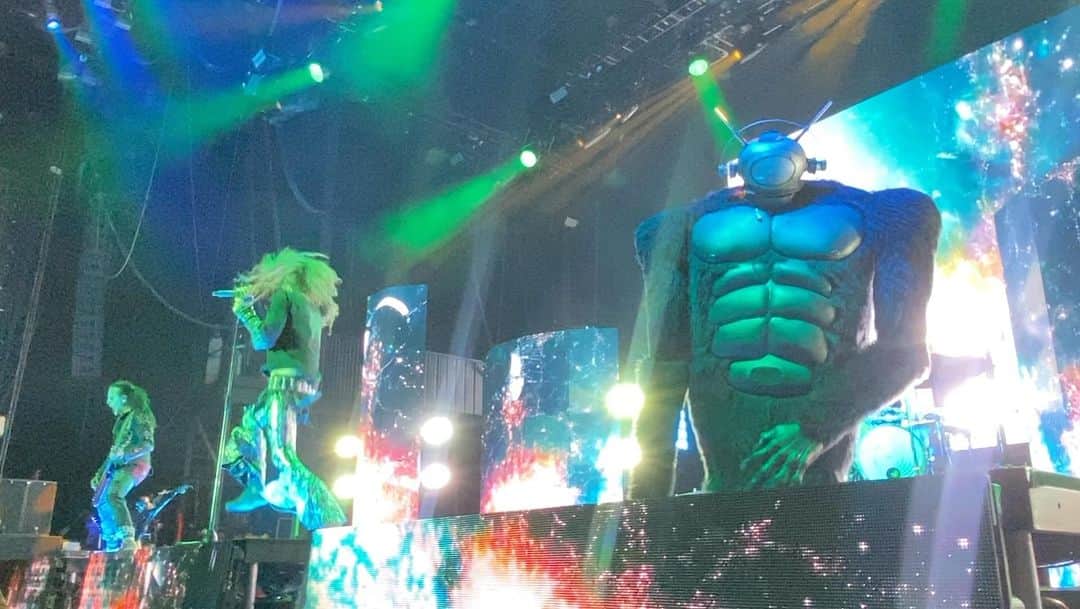 ロブ・ゾンビのインスタグラム：「Tomorrow night in Detroit get ready for some UFO business. #robzombie #freaksonparadetour」