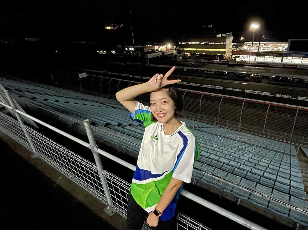 鈴木志歩のインスタグラム：「💙💚💙💚 . 第5戦 もてぎスーパー耐久 5Hours Race！ SHADE RACINGダブル表彰台獲得しました💫 . ST-Z 885号車 1位🥇 ST-4 884号車 3位🥉 . 暑い中、沢山の応援ありがとうございました！ 今シーズン残り2戦も引き続き応援よろしくお願いします🙌 . . . #スーパー耐久 #s耐 #モビリティリゾートもてぎ #モータースポーツ #シェイドレーシング #SHADERACING」