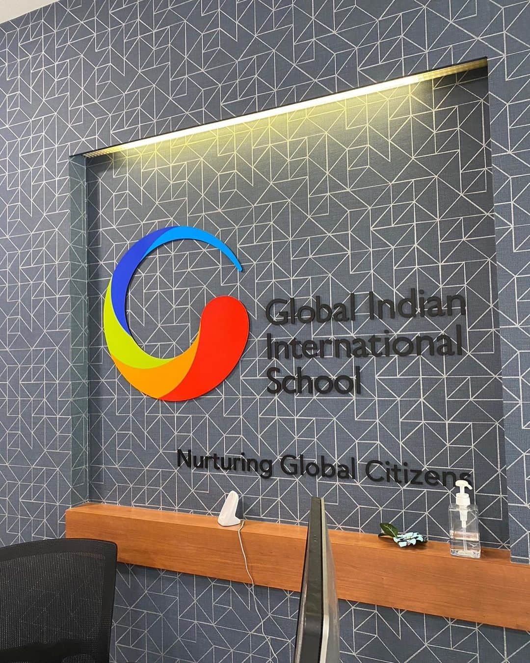 川村真木子のインスタグラム：「Global Indian International School… どんな学校？と思ってる方も多いのでは？ 個人的には学費も安くて良さげ！と 思ってます。 弊社専属インターナショナルスクールカウンセラー @mirai_intermama が詳しいのでご興味のある方はDMください。  全寮制ハロウ安比校についても お答え致します！  #インターナショナルスクール #必要な情報は全てここにある」