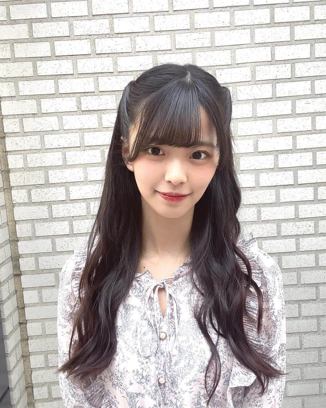 桜田彩叶さんのインスタグラム写真 - (桜田彩叶Instagram)「一週間髪型違うの載せて行きます！ ♡ 今日は  #ねじりハーフツイン です！ 猫耳っぽくて可愛い！巻きバージョンにして頂きました 🐱  #アイドルヘア  #髪型アレンジ  #ヘアアレンジ #ハーフツイン  #ハーフツインアレンジ  # tittyandco  #ワンピース  #ワンピースコーデ」9月5日 22時36分 - _sakurada_ayaka