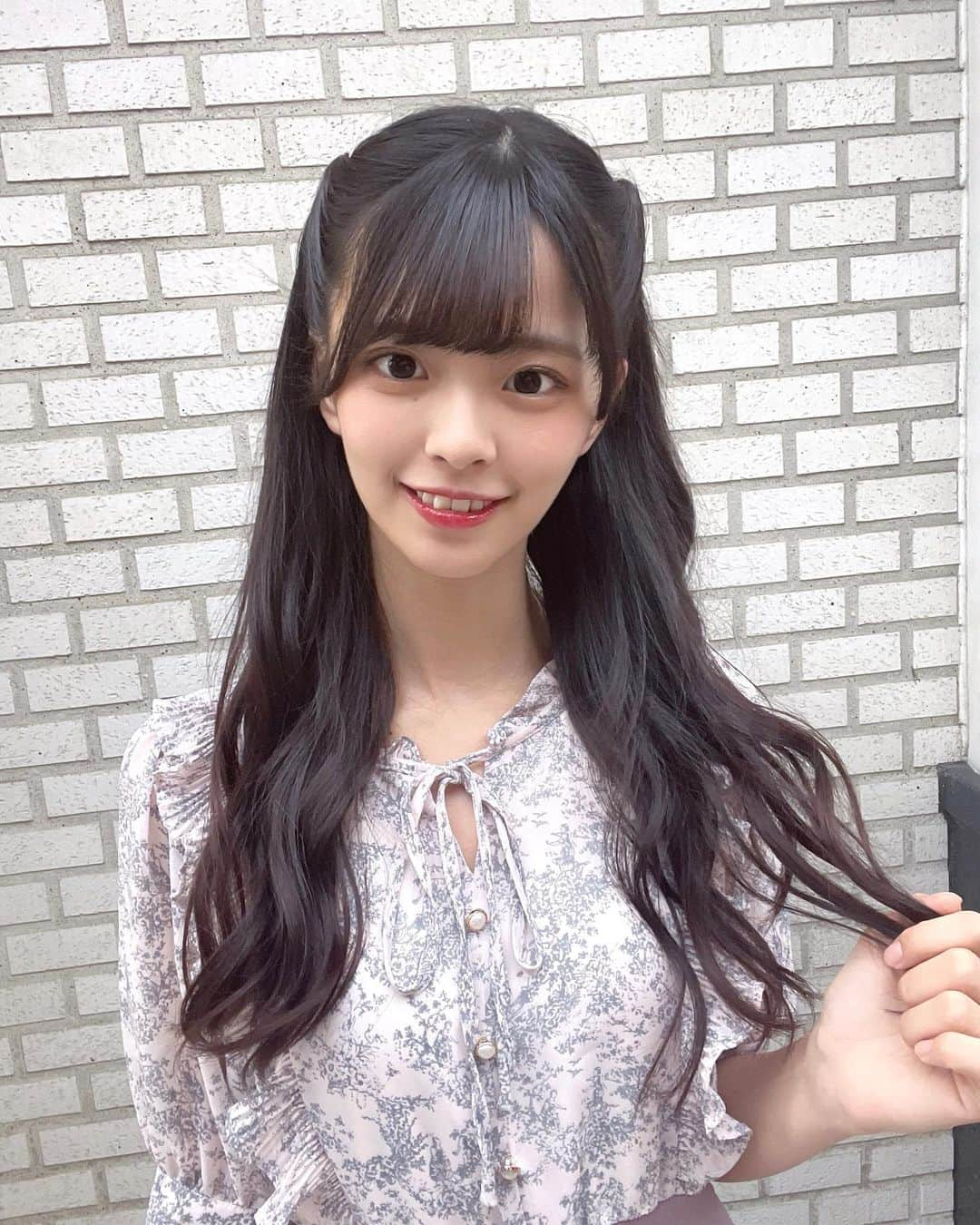 桜田彩叶さんのインスタグラム写真 - (桜田彩叶Instagram)「一週間髪型違うの載せて行きます！ ♡ 今日は  #ねじりハーフツイン です！ 猫耳っぽくて可愛い！巻きバージョンにして頂きました 🐱  #アイドルヘア  #髪型アレンジ  #ヘアアレンジ #ハーフツイン  #ハーフツインアレンジ  # tittyandco  #ワンピース  #ワンピースコーデ」9月5日 22時36分 - _sakurada_ayaka