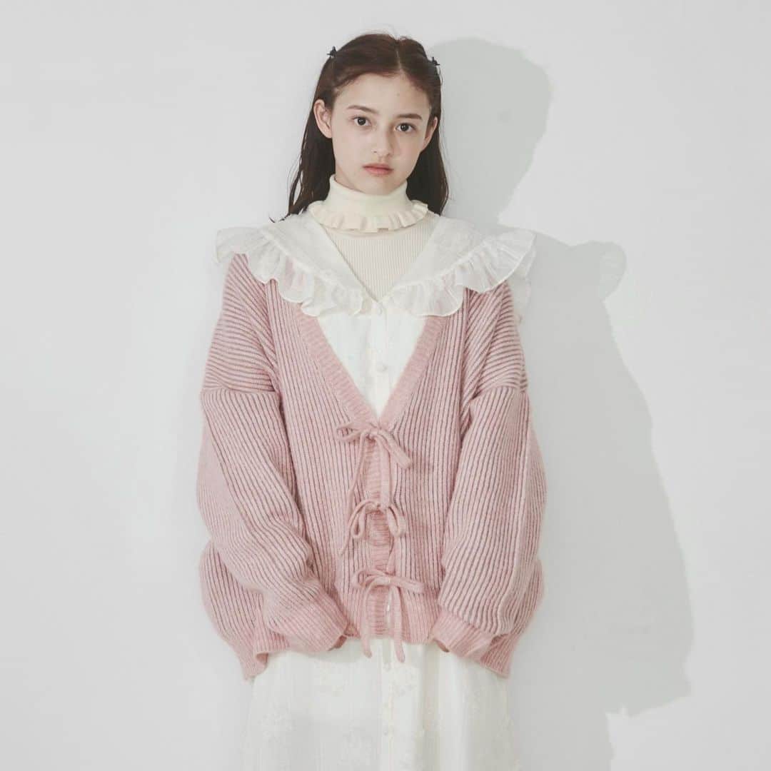 merry jennyのインスタグラム：「【 recommend ! 】 ㅤㅤㅤㅤㅤㅤㅤㅤㅤㅤㅤㅤㅤ 今月のおすすめitem！ topのURLから⇨  @merryjenny_instagram  ぜひcheckして下さいね！ㅤㅤㅤㅤㅤㅤㅤㅤ   〇 vネックリボンカーディガン col : pink / blue / red ¥11,550 (tax in  　 #merryjenny # メリージェニー  #2023aw #autumn #dreamwell #ニットカーディガン #秋コーデ #ピンク」