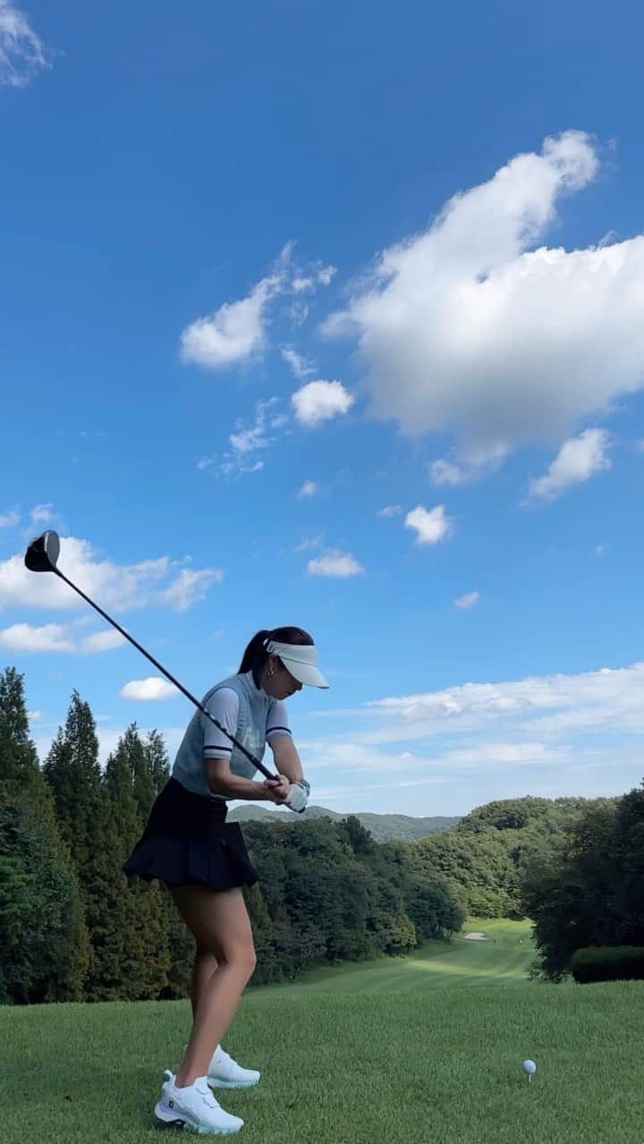 キム・ハヌルのインスタグラム：「오랜만에 게시물을 올려보쟈🩵 #footjoy #xxio」