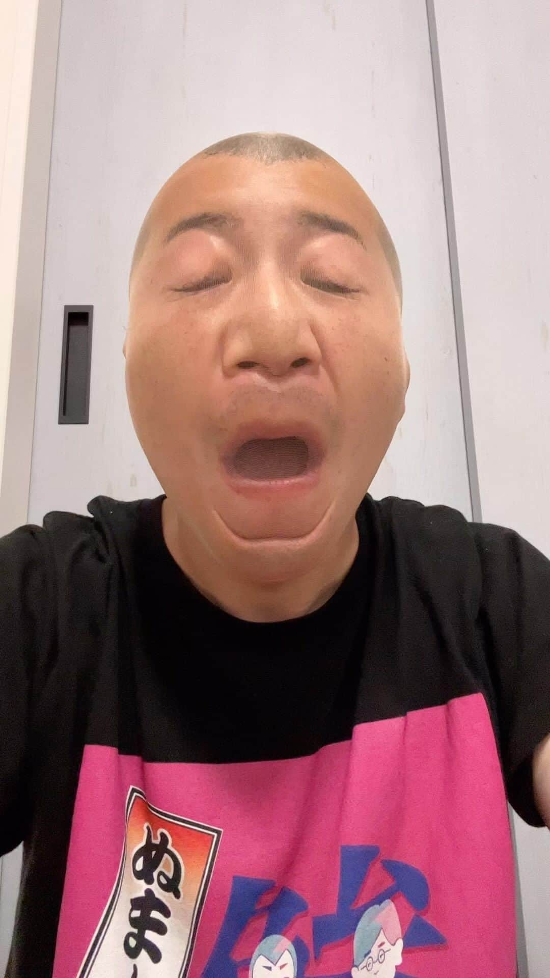うえたけのインスタグラム：「先日とある仕事で撮影したこちらの動画🎥寝れない時のお供にどうぞ💁‍♂️ 改めて見ると全く面白くないね🤣」