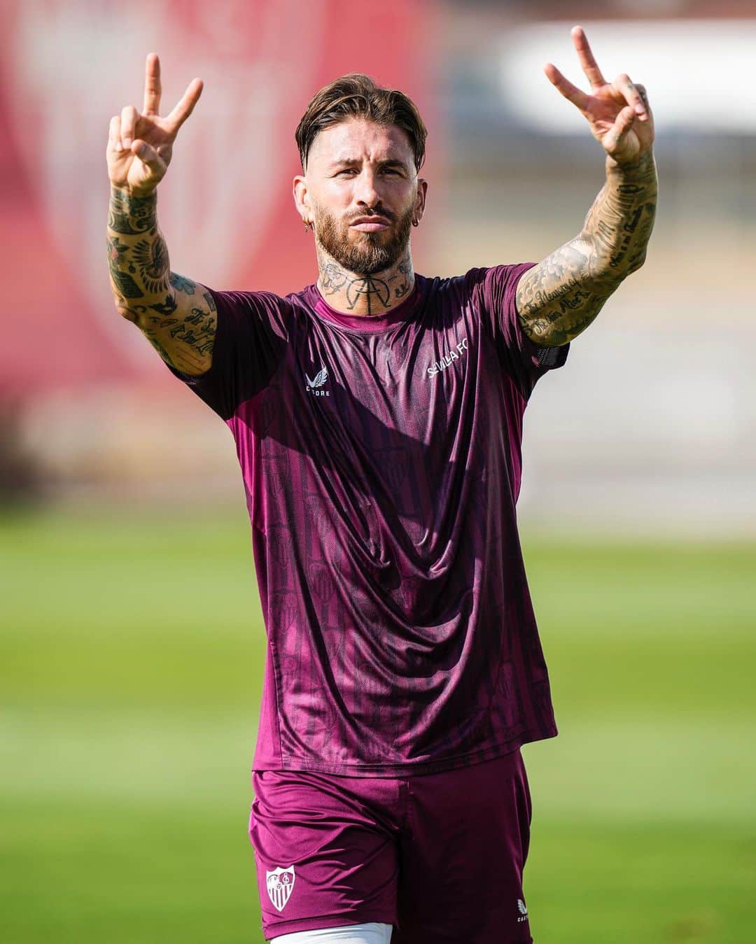 セルヒオ・ラモスのインスタグラム：「Primer entrenamiento ✅ First training session ✅」