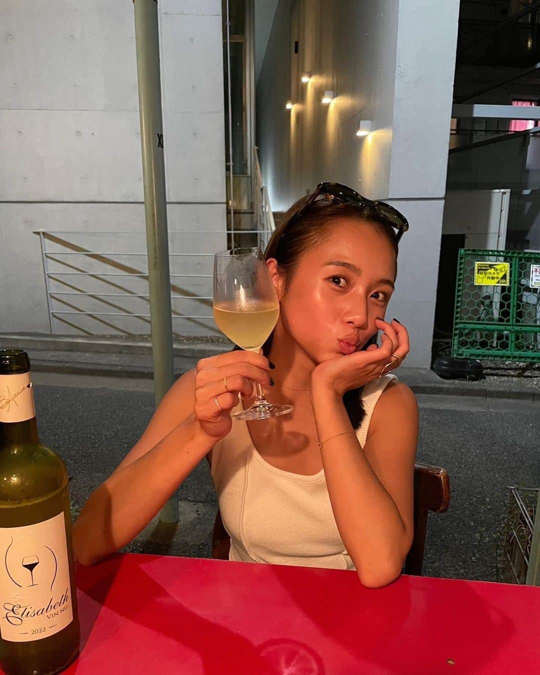 伊原葵さんのインスタグラム写真 - (伊原葵Instagram)「ちさきさんと🍷✨  久しぶりにゆっくりごはん  ずっと行きたかったル・キャバレ♥️  どれも美味しかった〜！！  ワインも色々飲めて最高でした🕊️  誕生日おめでとうと写真おめでとうで素敵なお花くれたちさきさん🌼  可愛いジェルもしてもらってアゲー⤴︎  またネイルは改めて投稿するね💅  ちさきさん、いつもありがとうー♡らぶ  #aoinofood #代々木上原ディナー #代々木八幡ディナー #代々木八幡グルメ」9月5日 21時24分 - aoi186