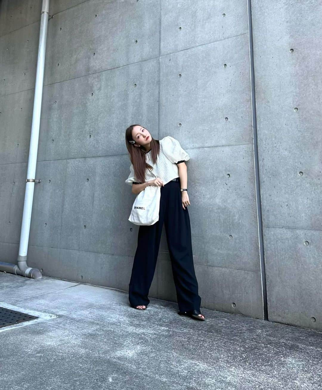 板野友美さんのインスタグラム写真 - (板野友美Instagram)「Outfit Of The Day🌒 #tops @rosyluce  #bottom @amerivintage  #sandalias  @maisonmargiela  #bag @chanelofficial  #Fashion #ootd #154cm」9月5日 21時18分 - tomo.i_0703