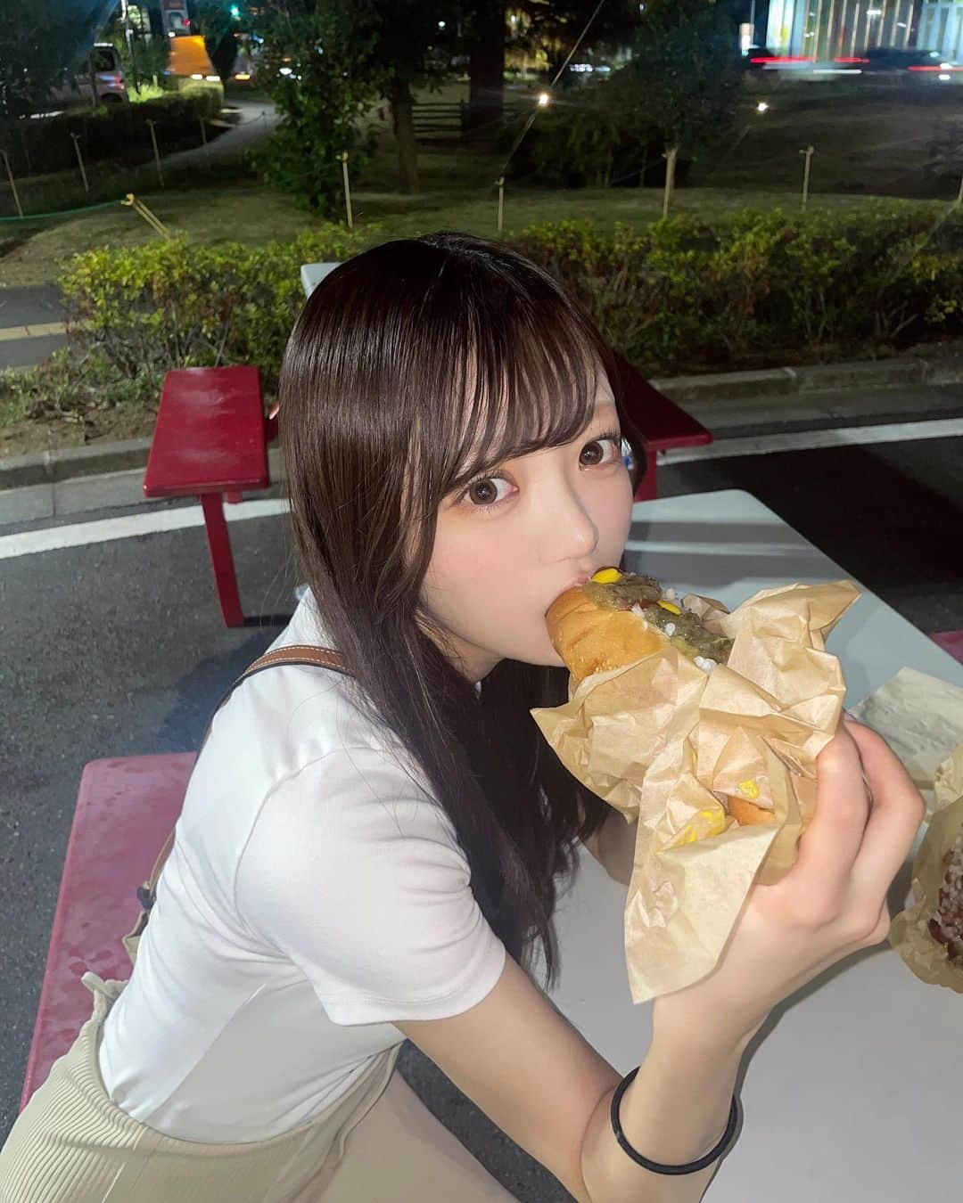 小林莉奈さんのインスタグラム写真 - (小林莉奈Instagram)「コストコのホットドックだいすき🌭♡  . #コストコ」9月5日 21時20分 - rina_yoruami