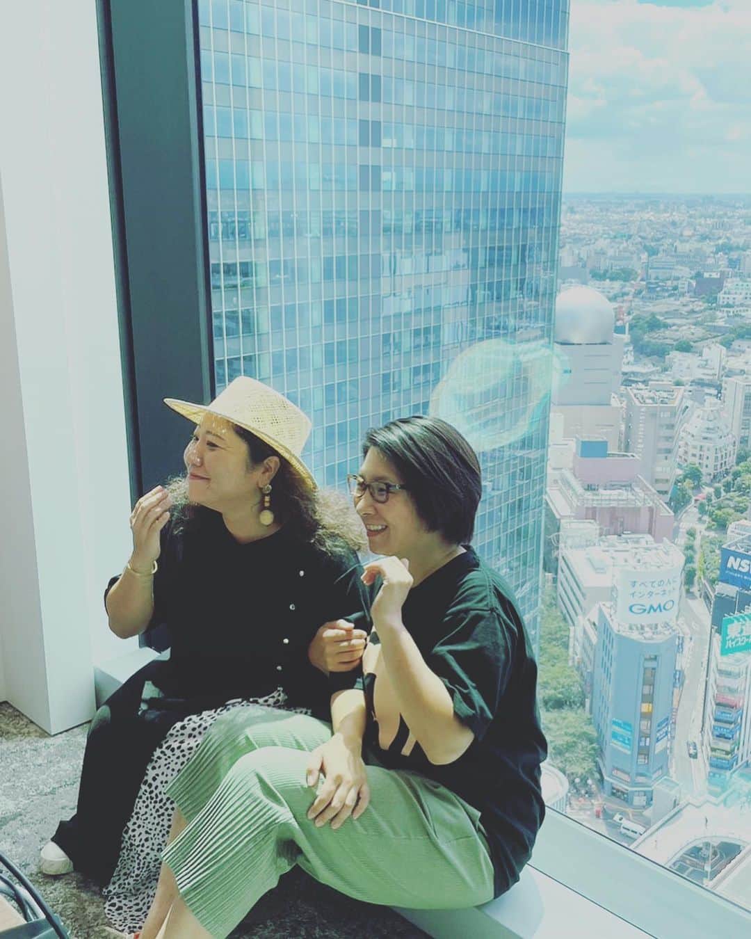 くわばたりえさんのインスタグラム写真 - (くわばたりえInstagram)「大好きなHY仲宗根泉ちゃんとYouTubeでコラボさせて頂きました！ めちゃくちゃ楽し過ぎた！ YouTubeのチャンネル名通り　クレームは一切うけつけてません♪ 是非観て下さい！  #仲宗根泉youtube  #初対面だけど  #意気投合 #とにかく楽しい時間をありがとう」9月5日 21時22分 - kuwabatarie