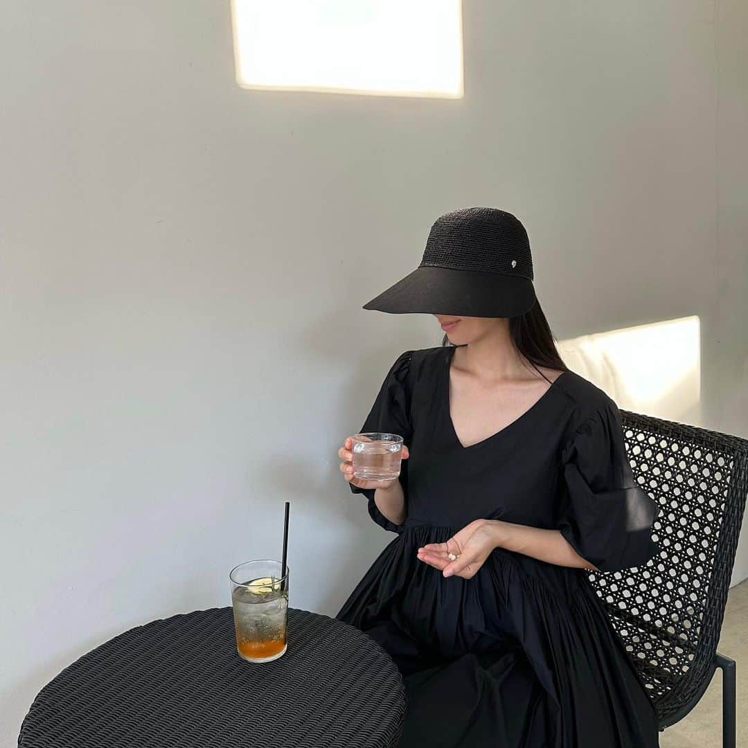 鈴木詩織のインスタグラム：「🍃✨👒  暑くて食事が偏っていたりすると、すぐおなかがつらくなっちゃったりしてて🥲 そういうときに出会ったのが『ビフィズス菌N708タブレット 30粒入り』  おなかのつらさを和らげて、お腹の調子が整った体づくりのために1日1粒手軽に摂取できるサプリメント💊  からだに優しいし、乳酸菌だからいつでも気軽に飲めるのもいいっ✨日清食品って色々なサプリがあるみたいだから他も気になる🤔  ⁡  ⁡  @nissin_intestinal_science #PR#日清食品#ビフィズス菌N708#サプリメント#サプリ#乳酸菌」