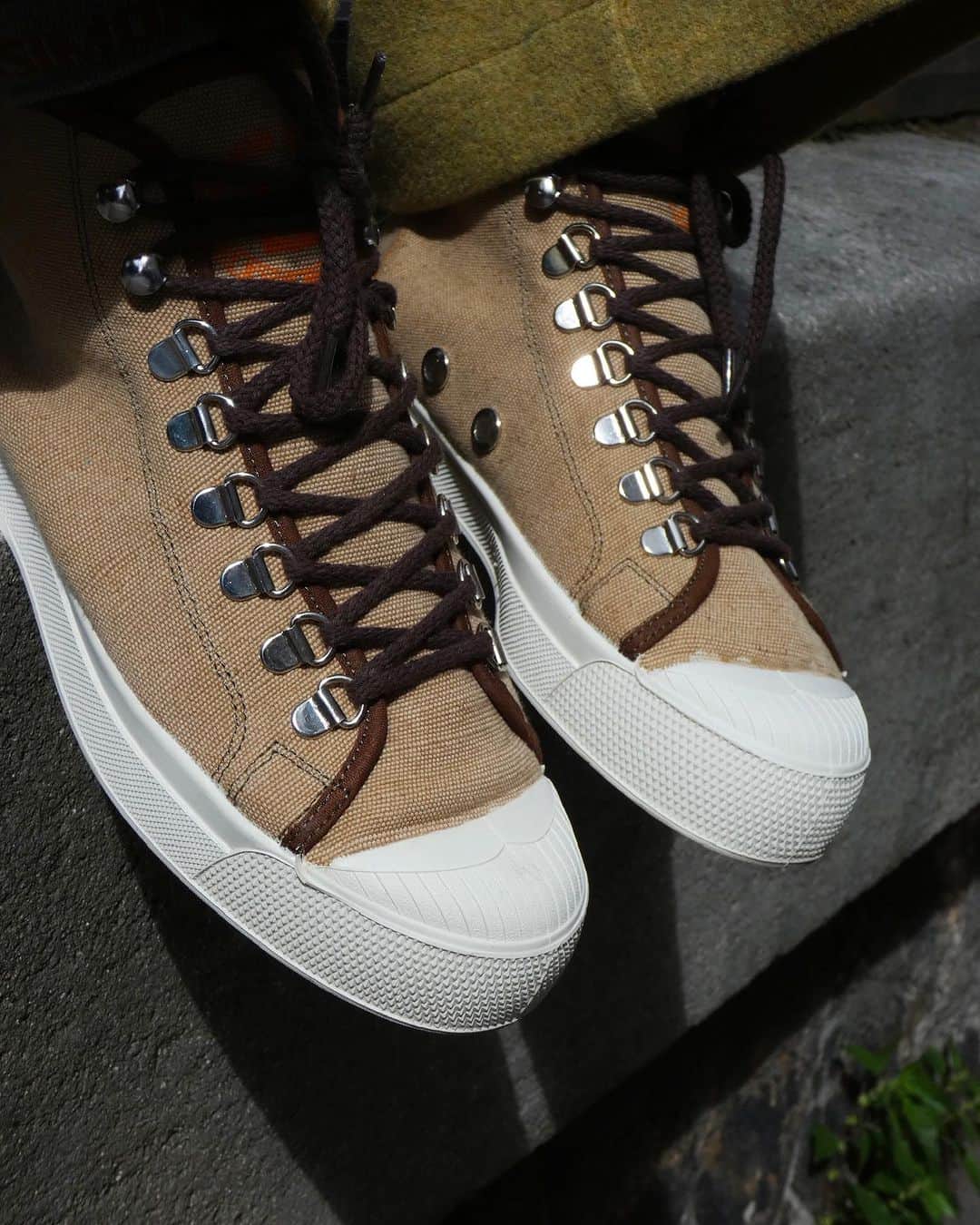 ベンシモンさんのインスタグラム写真 - (ベンシモンInstagram)「On our wishlist…  Les nouvelles B79 sont arrivées en boutique et sur Bensimon.com, et vous devinerez qu’on a un léger coup de cœur pour les Surplus !  The new B79s are now in stores and on Bensimon.com, and we have a crush for the Surplus models.」9月6日 1時00分 - bensimoncollection