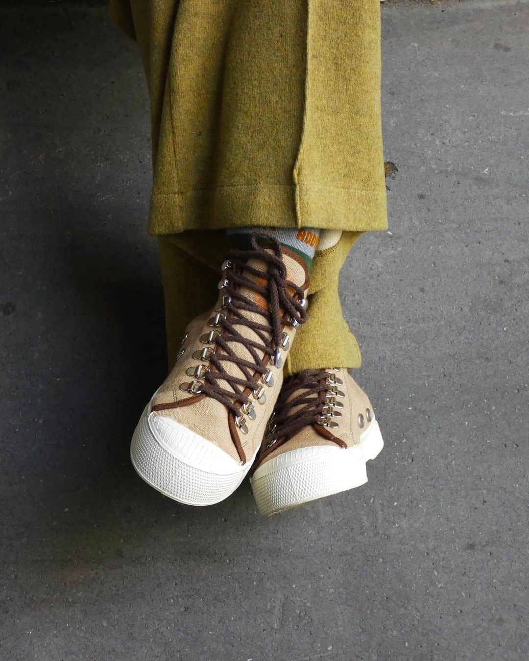 ベンシモンさんのインスタグラム写真 - (ベンシモンInstagram)「On our wishlist…  Les nouvelles B79 sont arrivées en boutique et sur Bensimon.com, et vous devinerez qu’on a un léger coup de cœur pour les Surplus !  The new B79s are now in stores and on Bensimon.com, and we have a crush for the Surplus models.」9月6日 1時00分 - bensimoncollection