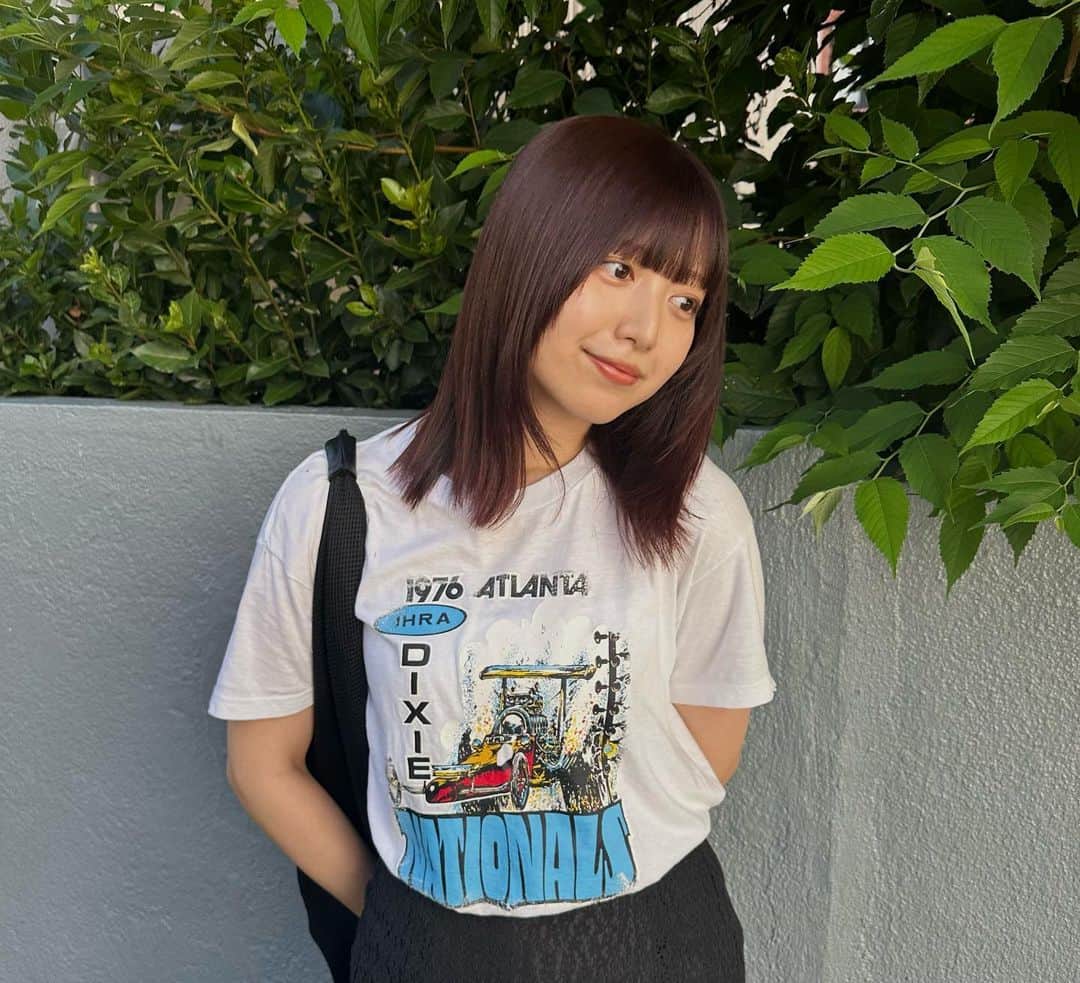 吉田莉桜のインスタグラム：「久しぶりの投稿ですね🪼  髪色キレイにしてもらった！ ありがとうございます☺︎  この色味気に入った〜〜🌱」