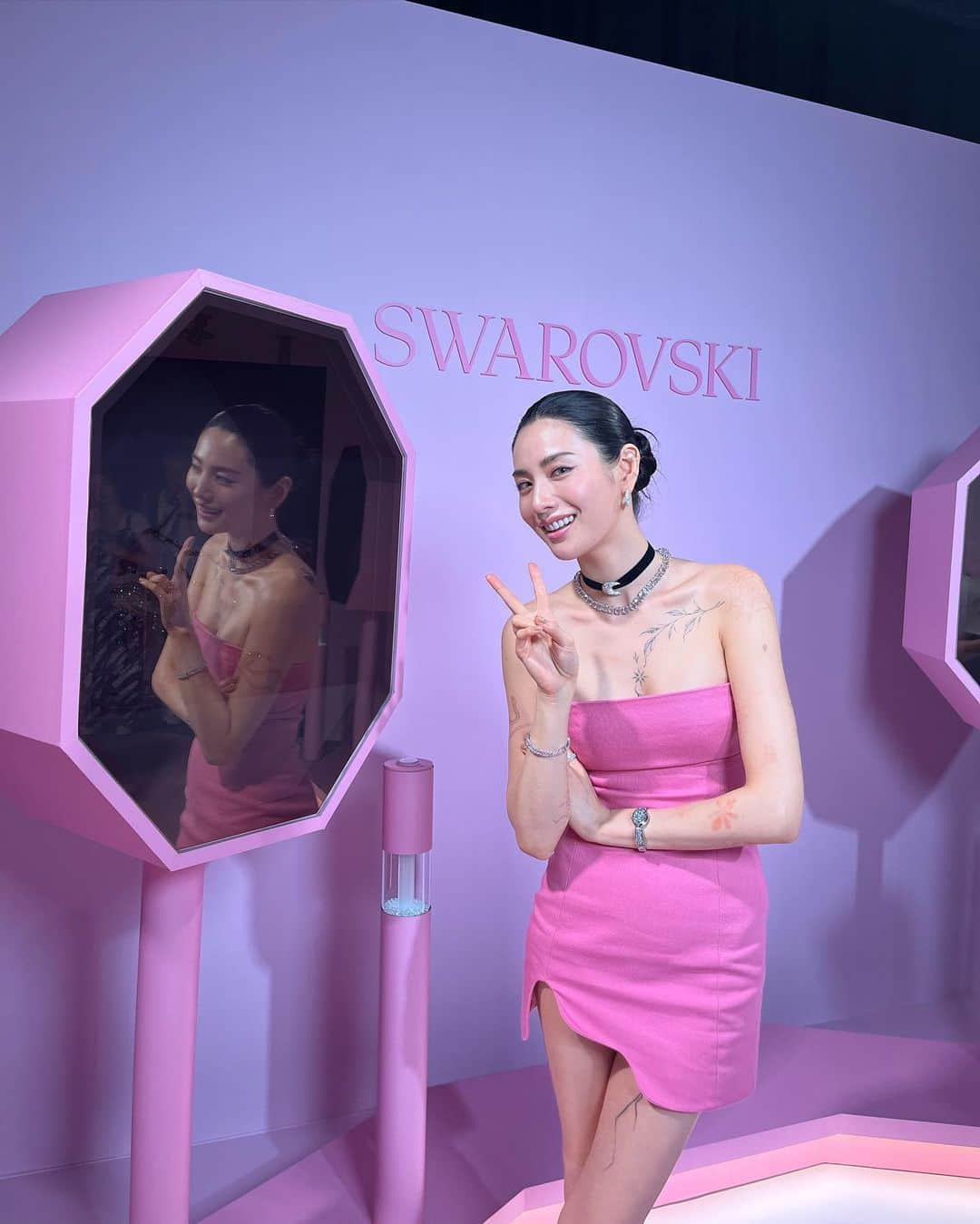 ナナ さんのインスタグラム写真 - (ナナ Instagram)「기분좋은 날 🩷  @Swarovski #Swarovski  #Joyfulextravagance #繽紛璀璨」9月5日 21時39分 - jin_a_nana