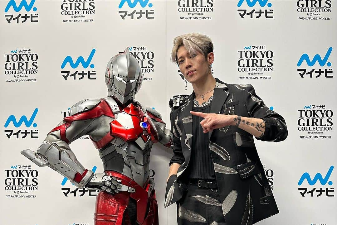 MIYAVI（石原貴雅）さんのインスタグラム写真 - (MIYAVI（石原貴雅）Instagram)「. TGC 2023 AWの ANGEL CHAMPAGNEスペシャルステージにて MIYAVIがシークレット出演させて頂きました🪽🥂  ULTRAMANさん、エンジェルモデルのみなさん、ゆうちゃみさんとの豪華すぎるコラボ❤️‍🔥👼🏻  会場、そして配信でご覧いただいたみなさま ありがとうございました🙇‍♀️  お見逃しの方は こちらのTGC公式YouTubeアーカイブへ🪽 https://youtu.be/MuQJCgLKJzs?si=V-3aX8tZBorVRsHF  #TGC #ANGELCHAMPAGNE #エンジェルシャンパン #ULTRAMAN #ウルトラマン #ゆうちゃみ さん #MIYAVI @tgc_staff  @angel_champagne_japan @tsuburayaprod  @chamitan_0908  @lantis_official  @miyavi_ishihara」9月5日 21時50分 - miyavi_staff