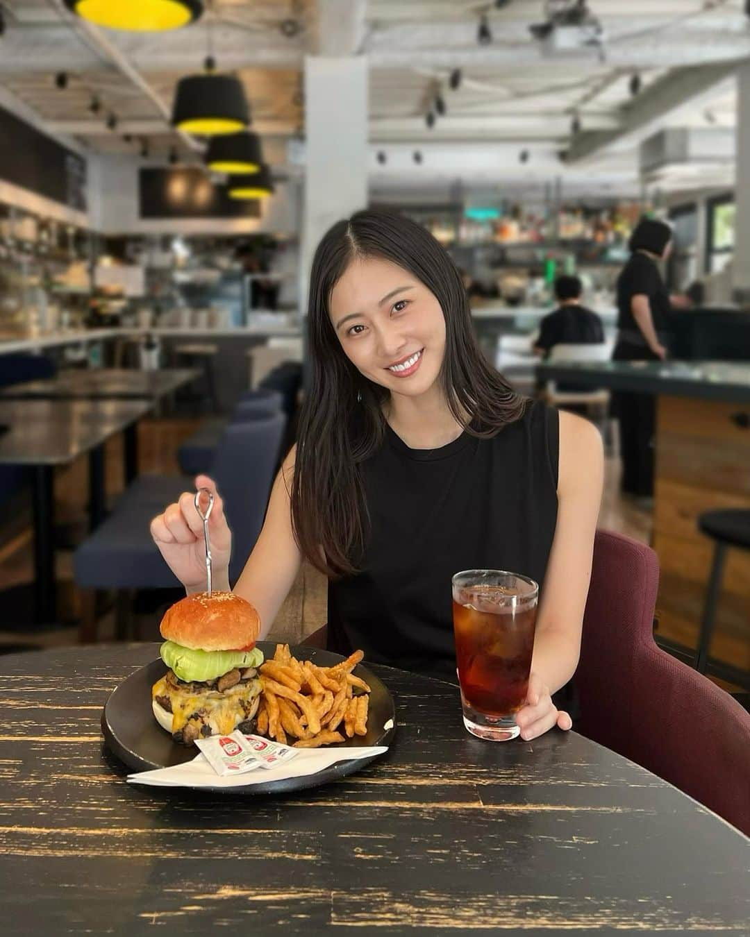 和田安佳莉さんのインスタグラム写真 - (和田安佳莉Instagram)「🍔🤍  #hamburger #lunch #虎ノ門」9月5日 21時46分 - akariwada_official