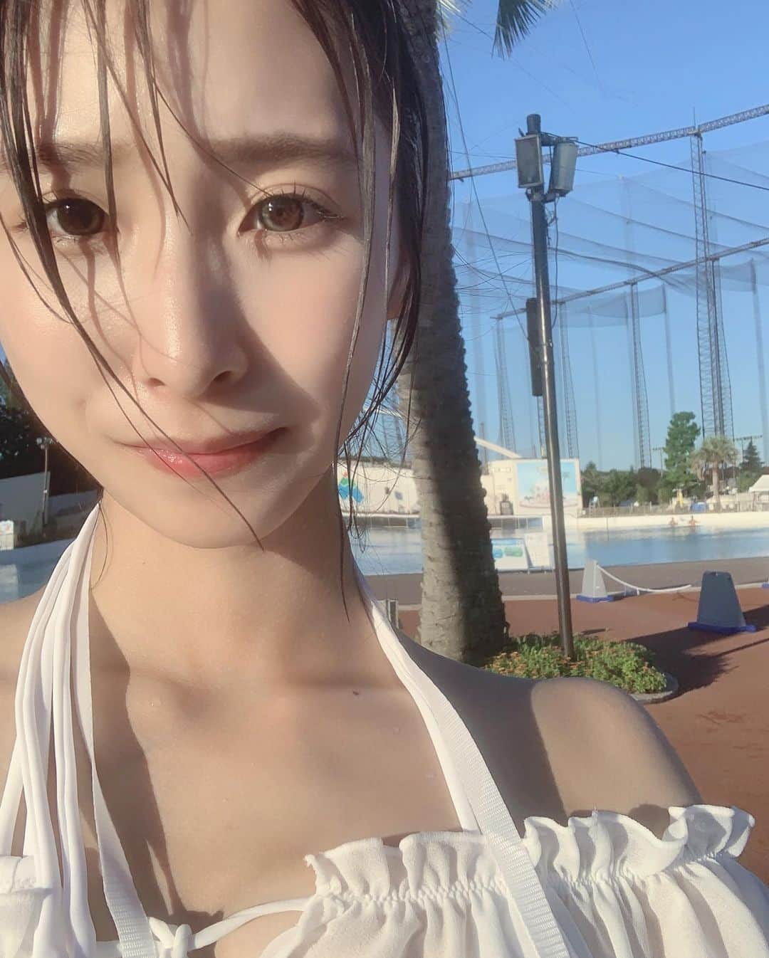 橋野彩葉さんのインスタグラム写真 - (橋野彩葉Instagram)「5年ぶりプール、楽しくて調子に乗って平泳ぎしすぎて腕意味わからんくらい痛い。  もっと濡れてない時に自撮りするべき、  でも楽しかった🦢🩵   #プール  #よみうりランド  #よみうりランドプール  #女の子ママ」9月5日 21時52分 - iroha_0521_