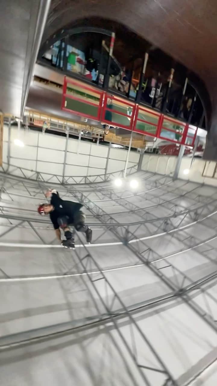 のインスタグラム：「New wheels🚀 Feel goood!! @undercoverwheels “Apex 68mm” ウィール新調、気分最高！ 📹 @yoshiki130130 & @haruhi_gram 🙏  @usdskates  @goodskates_inc  @lzbn_official  @papasu1048  @sport_sunchlorella   #undercoverwheels #rollerblading #blading #inlineskate #roller #rollerfreestyle #インラインスケート #ローラーブレード #ローラーフリースタイル #takeshiyasutoko #安床武士 #vert #goodskates #gakatepark #gスケートパーク #feelgood」