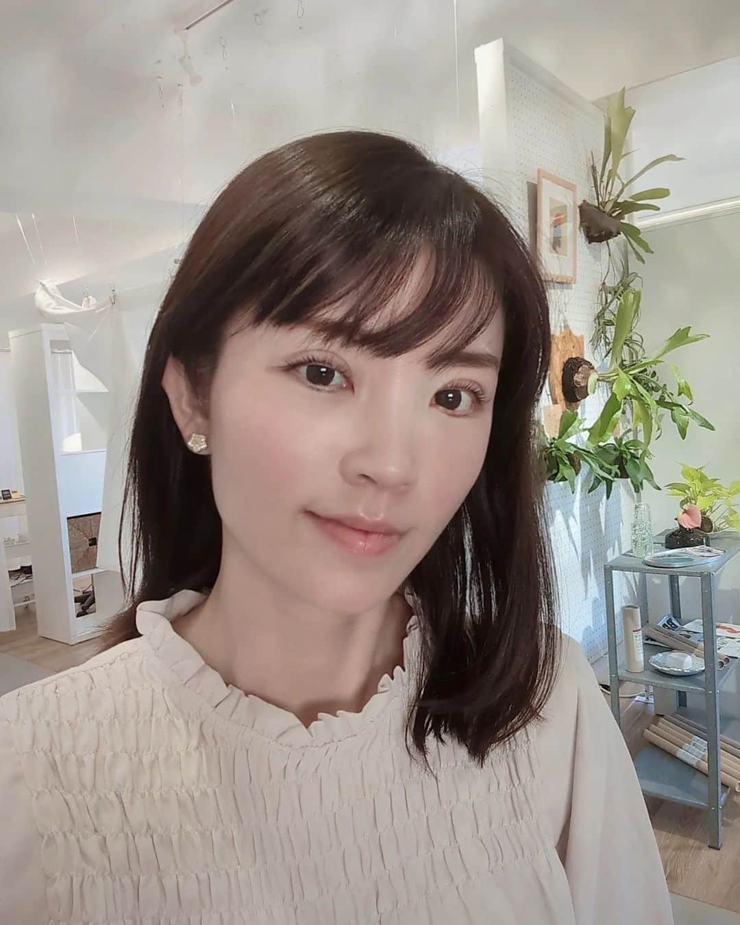 三宅裕子さんのインスタグラム写真 - (三宅裕子Instagram)「@fuu_eyelash さんで⁡ ⁡ダメージレスケアパーマをかけてきたよ♡ ⁡まつげパーマ⁡⁡なんだけど⁡ ⁡ダメージが最小限で瞳の形に合わせて⁡ ⁡カールもデザインしてもらったよ✨⁡ ⁡⁡ ⁡ちょうど生え変わりの時期だったみたいで短い毛もあったりしたけれど⁡💦 キレイにあげてもらえてよかった🥺⁡♡ ⁡⁡ ⁡picはパーマをかけた直後✨⁡ ⁡サロン内はかなりおしゃれだった🐰⁡ ⁡ 代官山から徒歩3分、⁡恵比寿駅からも⁡ ⁡徒歩5分でアクセスもよくておすすめ👌🏻´-⁡ ⁡⁡ ⁡⁡是非チェックしてみてね♡⁡ ⁡@fuu_eyelash⁡ ⁡ 〇⁡Access〇⁡ ⁡⁡東京都渋谷区恵比寿西1-32-11⁡ ⁡ヴァイスハイム4F　eyelash salon fuu⁡ ⁡⁡ ⁡📞⁡03-3496-0077⁡ ⁡⁡⁡ ⁡.*･ﾟ　.ﾟ･*.⁡ ⁡ ⁡PR @fuu_eyelash #まつげケア #恵比寿まつげパーマ #東京まつげパーマ #まつパ #代官山サロン #まつげパーマ #fuu_eyelash #恵比寿サロン」9月5日 21時57分 - yuko_miyake