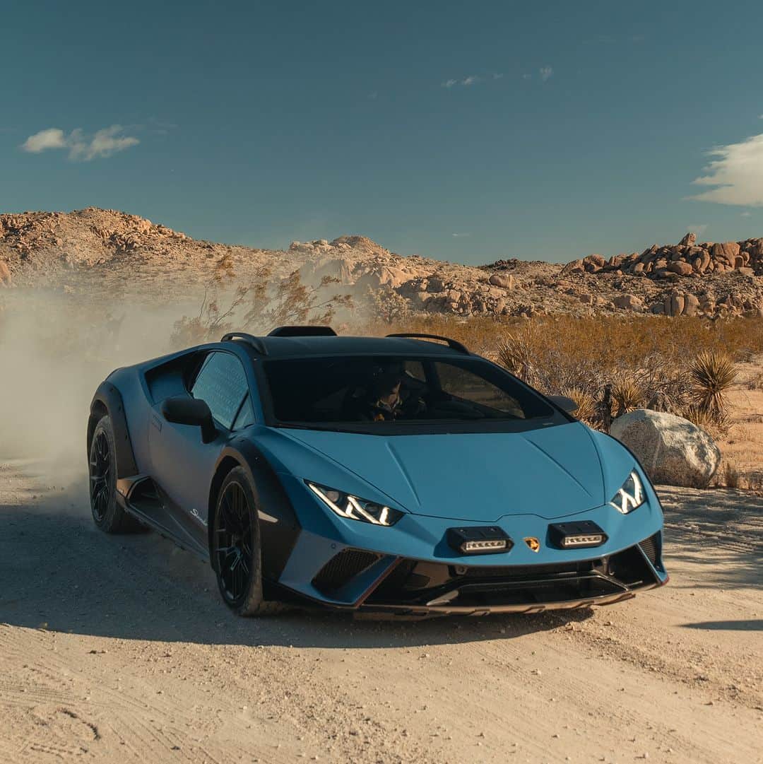 ランボルギーニのインスタグラム：「A new frontier.  Huracán Sterrato is our latest V10 Super Sports Car, equipped with a dedicated iteration of the LDVI (Lamborghini Integrated Vehicle Dynamics) system, featuring specific Strada and Sport calibrations and introducing Rally mode.  #Lamborghini #HuracanSterrato #BeyondTheConcrete __ Huracán Sterrato: fuel consumption combined: 14,9 l/100km (WLTP); CO2-emissions combined: 337 g/km (WLTP)」