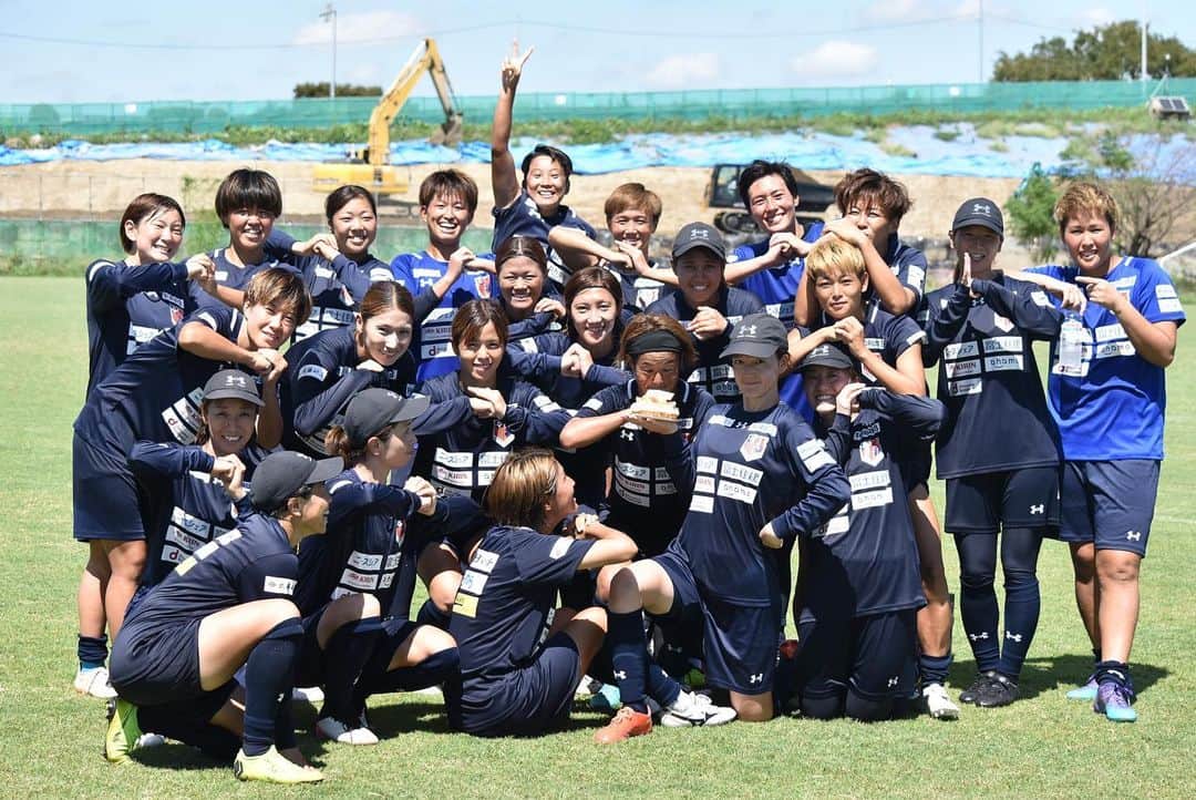 五嶋京香のインスタグラム：「・2023/09/05  9月生まれはあっかーのみ☝🏻 あっかーおめでとう🥳  今日も暑かった〜🥵💦  今週も頑張ろー💪🏻❤️‍🔥  #大宮アルディージャventus  #吉谷茜音  #♾️  #誕生日おめでとう  #全然カメラ向いてくれない  #みほし  #大体いつも一緒に後ろでジョグしてる　 #ふなき」