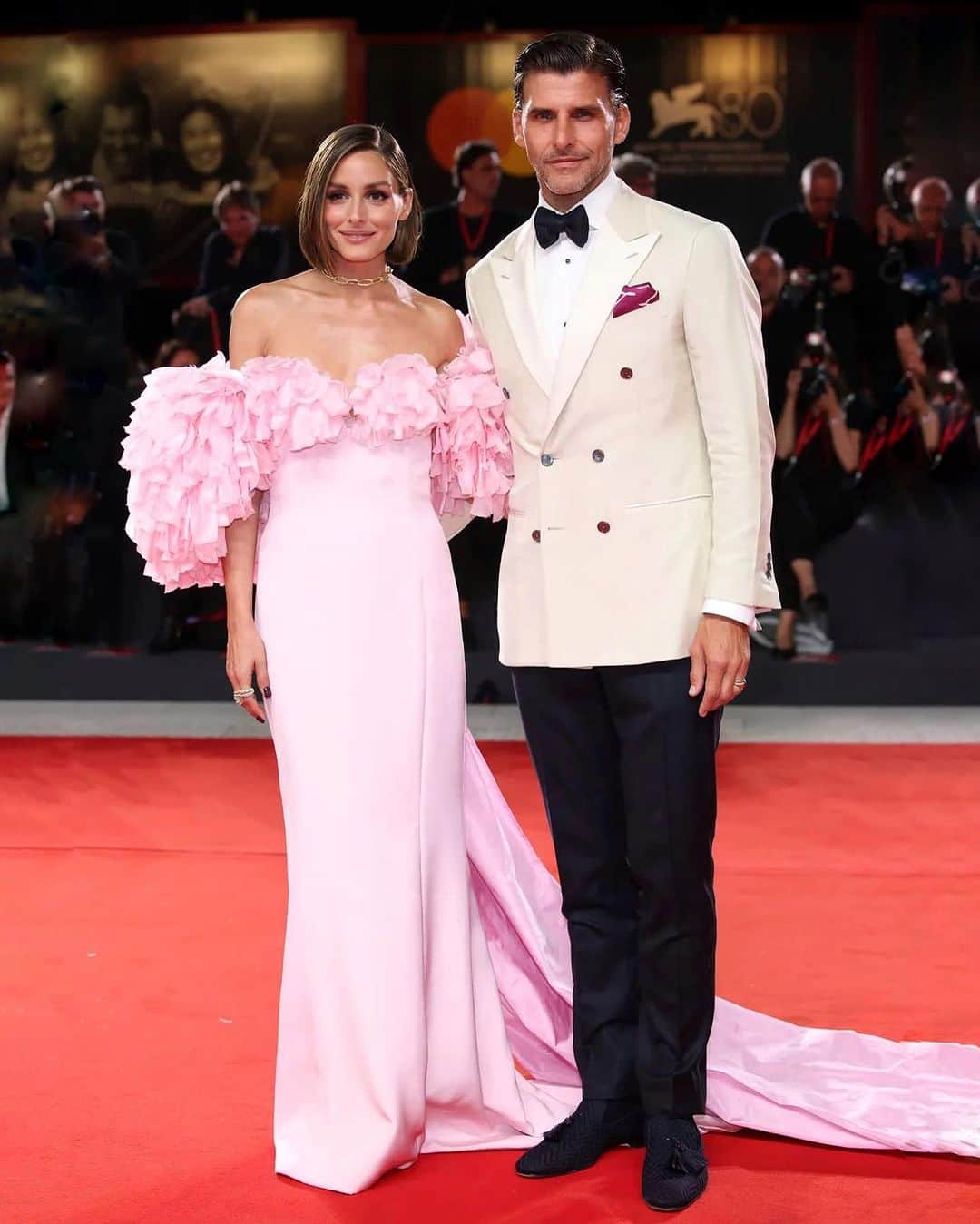 オリヴィア・パレルモのインスタグラム：「The 80th Venice International Film Festival! 🎞️🎀🤵🏻 Thank you @campariusa for having Johannes and I as your guests 💕   👗: @tamararalph  💎: @marco_bicego  💄: @sam_tsan for @charlottetilbury  💇🏼‍♀️: @philippverheyen」