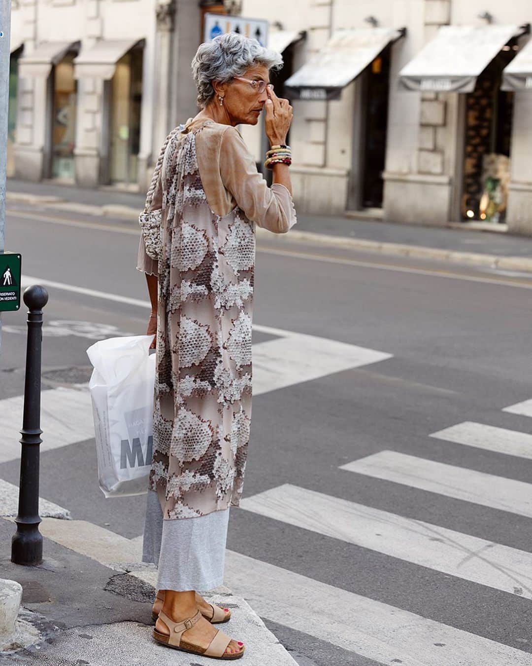 スコット・シューマンのインスタグラム：「What a great way to start shooting again in Milan! The layering and color story are so sophisticated! The bracelets and the hair! Milan (of course)」