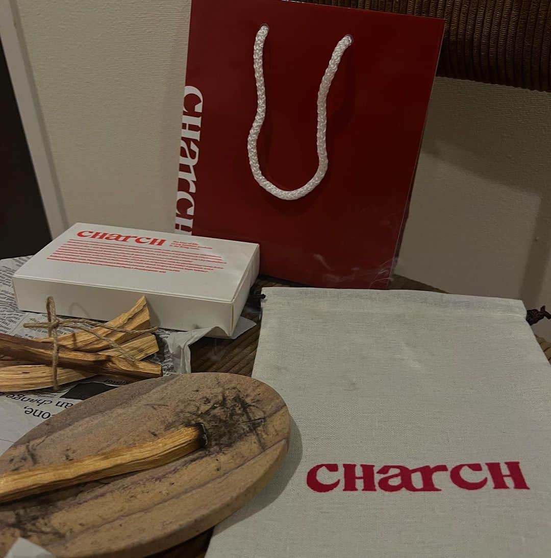 所谷舞さんのインスタグラム写真 - (所谷舞Instagram)「気になってた @officialcharch の パロサント🌳 パッケージもかわいくて 大切な人にプレゼントしたいなぁ🎁  すでにおすすめしまくってる。  #パロサント」9月5日 22時14分 - _mai_i_