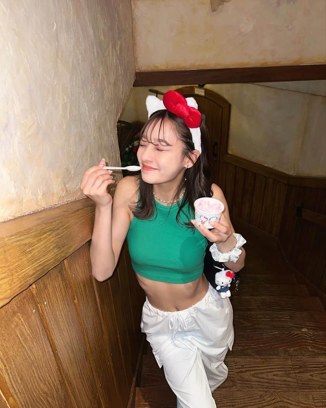 大和屋穂香（ほのちぃ）のインスタグラム：「🎀 食べてばっかりの日だったよ このアイスだーいすき🍨✨」