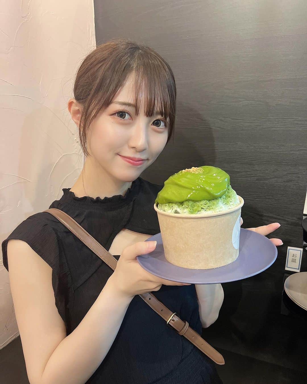 保科凜のインスタグラム：「かき氷大好きなのに今年全然食べれてない😵‍💫🍧  今年の夏かき氷食べた？？  さやかとかき氷半分こずつしたんだけどここのかき氷ふわふわでとても美味しかった🥹  ・ ・   #idol  #japaneseidol  #jamscollection  #selfie  #like  #followme  #instagram  #asakusa  #cafe   #アイドル #ジャムズ #保科凜 #かき氷 #かき氷巡り  #浅草  #浅草食べ歩き  #浅草カフェ  #つつむ」