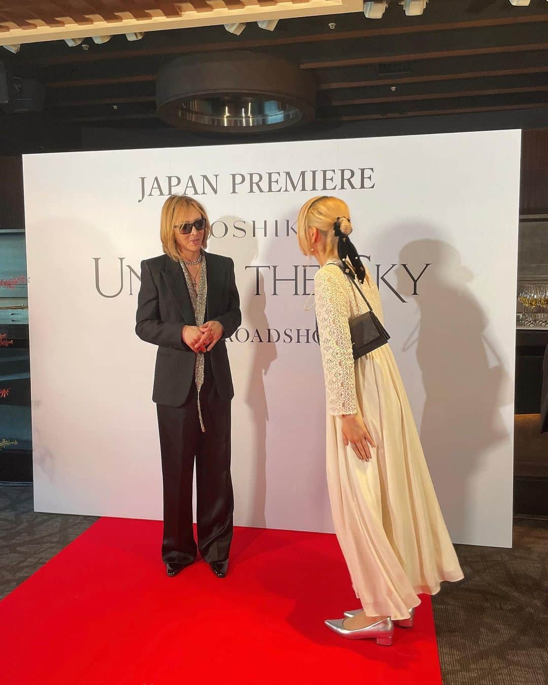 ハラミちゃんさんのインスタグラム写真 - (ハラミちゃんInstagram)「映画【YOSHIKI：UNDER THE SKY】 ジャパンプレミアへご招待いただきました。  YOSHIKIさんが監督された今回の作品。 世界中の一流アーティストの方々のこの上ない豪華なMVを見てるようでもありドキュメンタリーでもあり…新感覚であっという間にエンドロールが流れていました。  ピアニストとして自分は何ができるだろうと考えさせられる作品でした。  9/8(金)公開です！ぜひ皆さまご覧ください。  YOSHIKIさんにも昨年ぶりにお会いでき 『海外でストリートピアノやっていたよね！』とお声がけいただけました😭✨  アンミカさん、早輝子さん、斎藤さん、XYさん、宅見さんともお写真撮れました📸✨(嬉しい)  #YOSHIKI #YOSHIKIUnderTheSKY #PR  @yoshikiofficial」9月5日 22時33分 - harami_piano