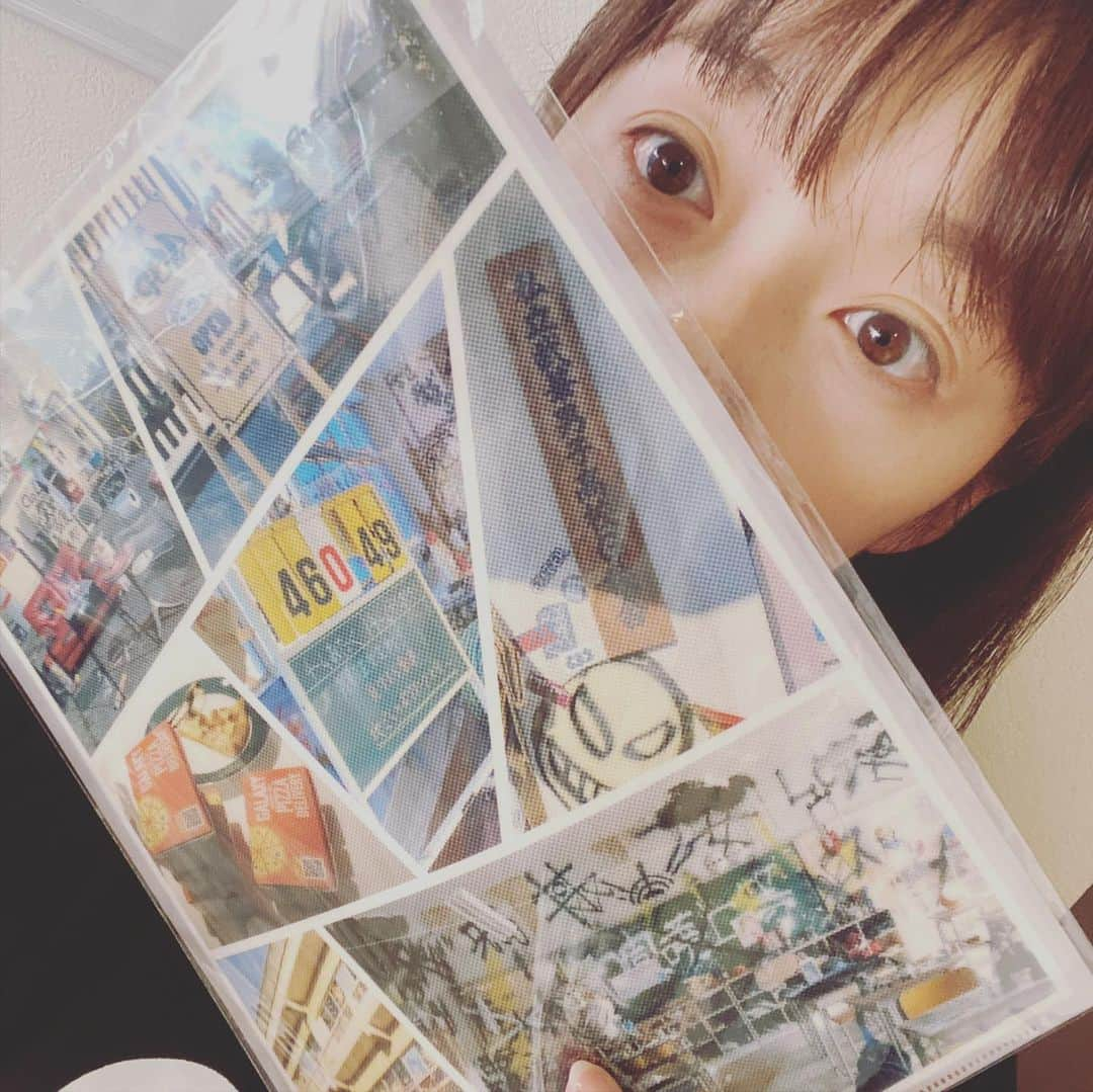 今村美乃さんのインスタグラム写真 - (今村美乃Instagram)「お友達が、#gメン 観てきたよ！って！巾着売ってたよ！って買ってきてくれた🤍😷🤍めっちゃ可愛い！  中の生地がG組のネクタイだ〜🖤  斜め掛けにして使うのがめっちゃオススメです🙆‍♀️✨✨ 実はクリアファイルも買ってきてくれた😘  映画、評判よくて本当に嬉しい✨✨✨✨✨  事務所の後輩たちにムビチケプレゼントした🎁😷🖤よしのさん激渋でした！だって笑笑　確かに〜！！  昨日の撮影現場でも観てくれてて、面白かった〜！っていってくださる方が多くて、本当に嬉しいです🔥💪🏻まだまだ〜✨✨✨  #公開は続きます✨  Gメン #ナオ姉 #gメンやばい  #gメン #今村美乃　#ナオ姉   出演　#岸優太 #竜星涼 #恒松祐里 #矢本悠馬 #森本慎太郎 #りんたろー 他     原作：　#小沢としお 『Ｇメン』（秋田書店「少年チャンピオン・コミックス」刊） 監督：#瑠東東一郎」9月5日 13時55分 - imamurayoshino