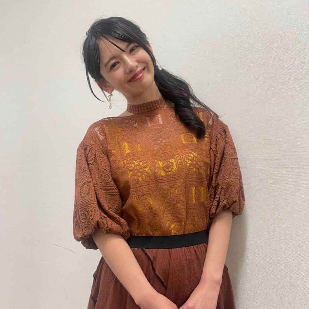 三浦奈保子さんのインスタグラム写真 - (三浦奈保子Instagram)「本日の #潜在能力テスト に出演しています！  今日は あなたは何問解ける!? 難問だらけSP！  「小・中学校の教科書Q 」や 「日本全国のご当地グルメや観光名所Q」、 見つけてスッキリ！【日常観察力】など 名作クイズの難問だけが 集まっています😆  さらに、“番組史上最強”の 難読漢字が36連発！  今日も 子供から大人まで！！  ワイワイクイズを解きながら  日本の地理や教科書にのっている あんなことや！こんなことが！  たっくさん身についちゃう  家族みんなで楽しめるクイズが 盛りだくさんですよ☺️✨✨✨✨‼️  私も、 クイズ番組で着々と知識身につけ中の マイ子供たちと リアタイします✨✨🫡  皆さま！！ お誘い合わせのうえぜひご覧ください☺️✨✨✨  (一部番組HPより引用させていただきました☺️) お衣装は@resyuryu_official 様です👗  #フジテレビ  #クイズ　#クイズ番組育　#漢字 #子育て　#子育て日記　#子育てママ #子育てママコーデ  #ズボラママ　#知るって楽しい #小学生　#幼稚園 #知育　#育脳　#楽楽知育 #勉強　#子供の勉強　#小学生の学習　#学習 #知育体験　#受験　#家庭学習　#自宅学習」9月5日 13時58分 - miura_naoko_