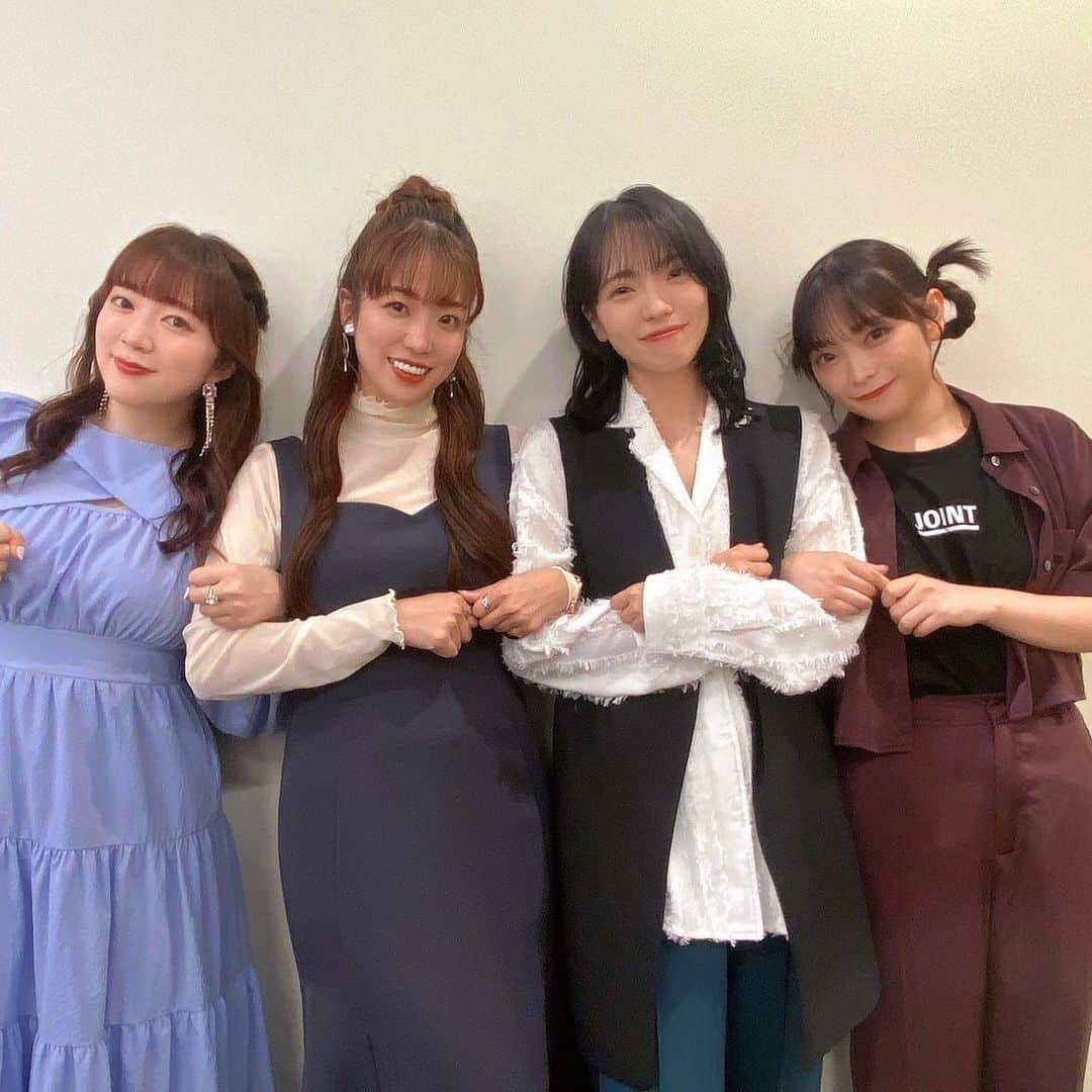 富田麻帆さんのインスタグラム写真 - (富田麻帆Instagram)「#まほチャンネル × #てる仮 合同イベント『JOINT』 第2部は、てる仮主導のイベントでした！！！【優雅】とはかけ離れた生活をしてきていたので、まず優雅さというのが何か？と迷走しまくっておりましたが、皆様が笑ってくれていたので良かったです♡笑  そして、劇団生田輝！！！ 多忙の中、脚本を書いて わずかな時間の現場リハでスタッフさんに照明きっかけを伝えて...... 本当にすごい！えらい！  お話も、てるちゃんらしくて 切ないけれど温かい。 皆様に少しでも届いていたら嬉しいです！！！  とにかくイベント楽しかったな〜。 第1部第2部と番組らしさが出て 不思議と会場に足を運んでくれた皆様からも番組の空気感(?)というのが出てて面白かったです！笑  合同イベント、また開催できるようにこれからも番組を盛り上げていけたらと思うので、ついてきて頂けると嬉しいです🐥🐥🐥  #まほてる合同 #富田麻帆 #生田輝 #伊藤彩沙 #小山百代」9月5日 14時09分 - maho_tomita6261